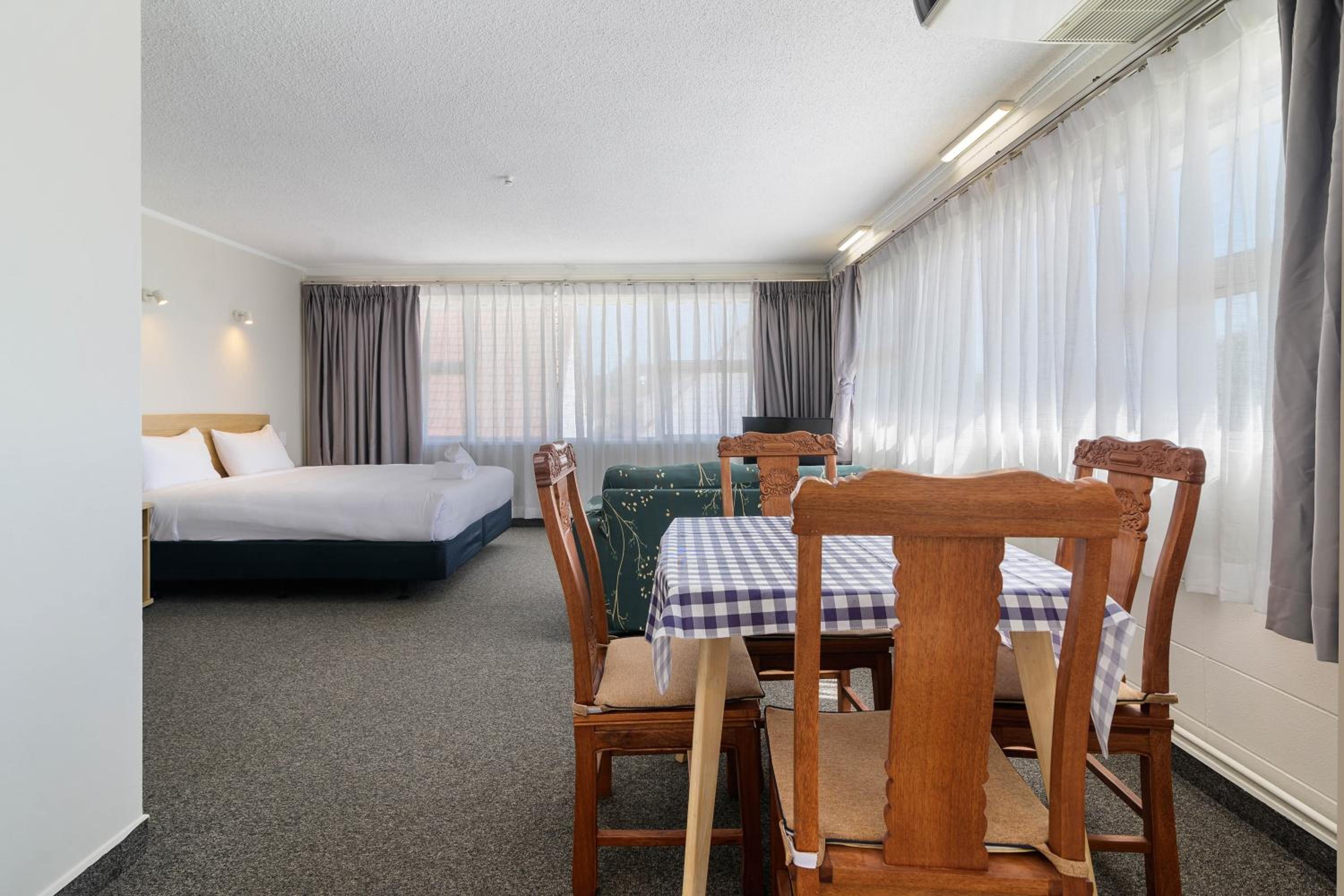 King Suite - Photo 6