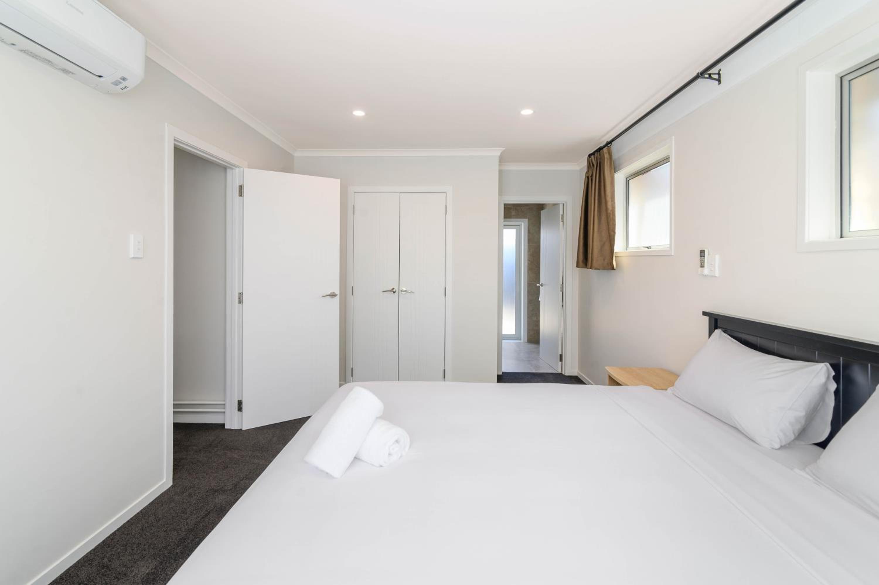 Three-Bedroom Apartment - Photo 7