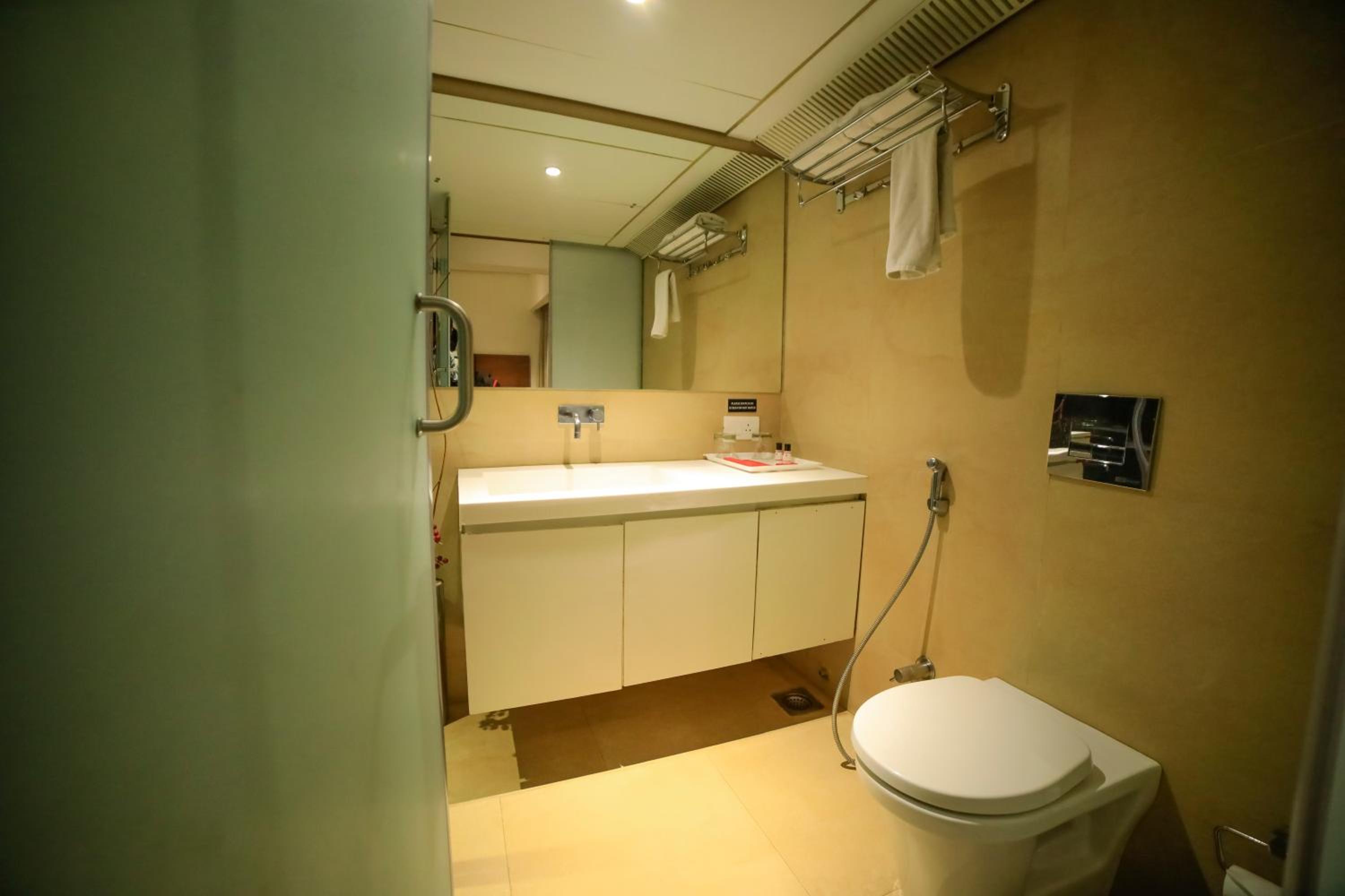 Premium Double Room - Photo 16
