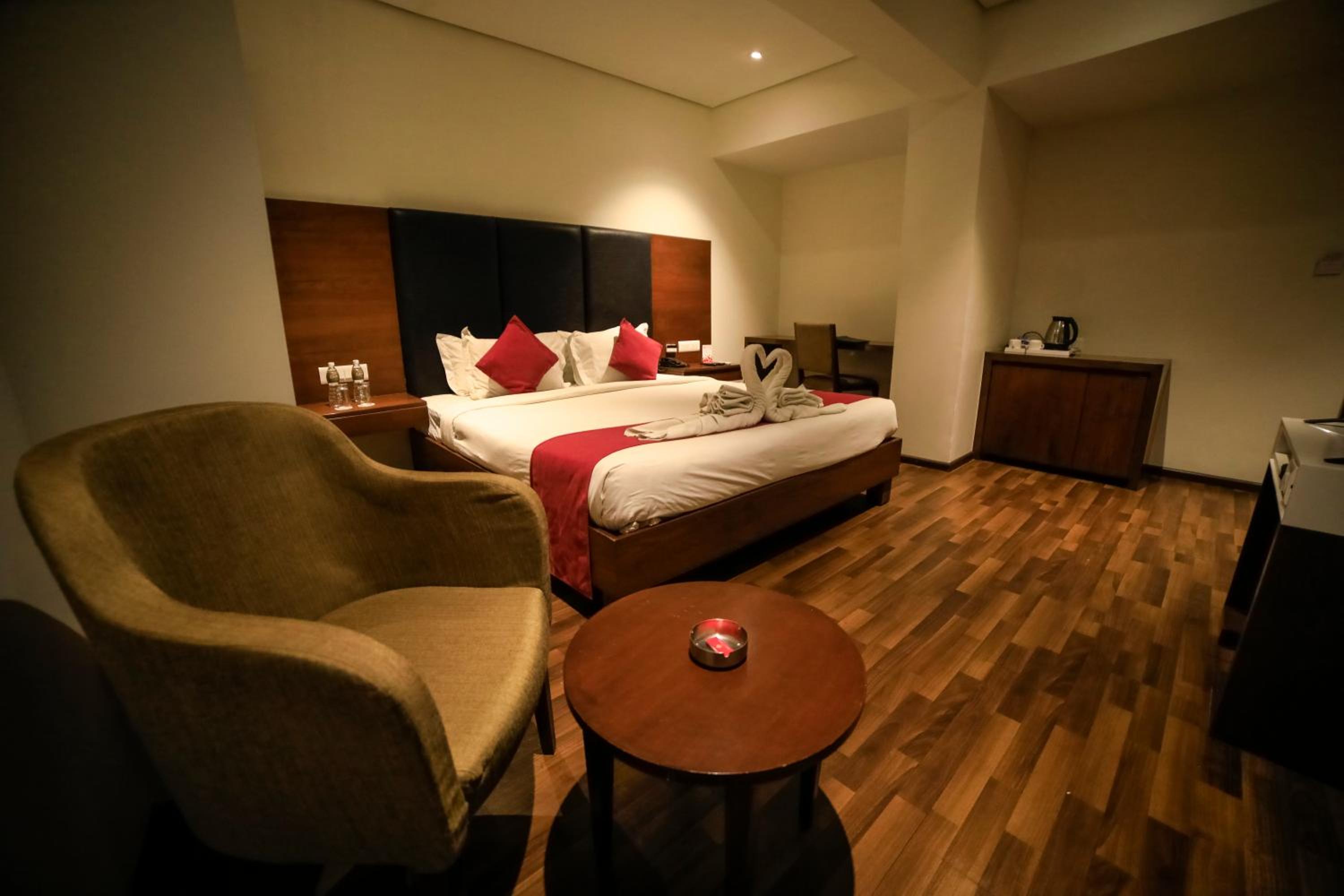 Premium Double Room - Photo 11