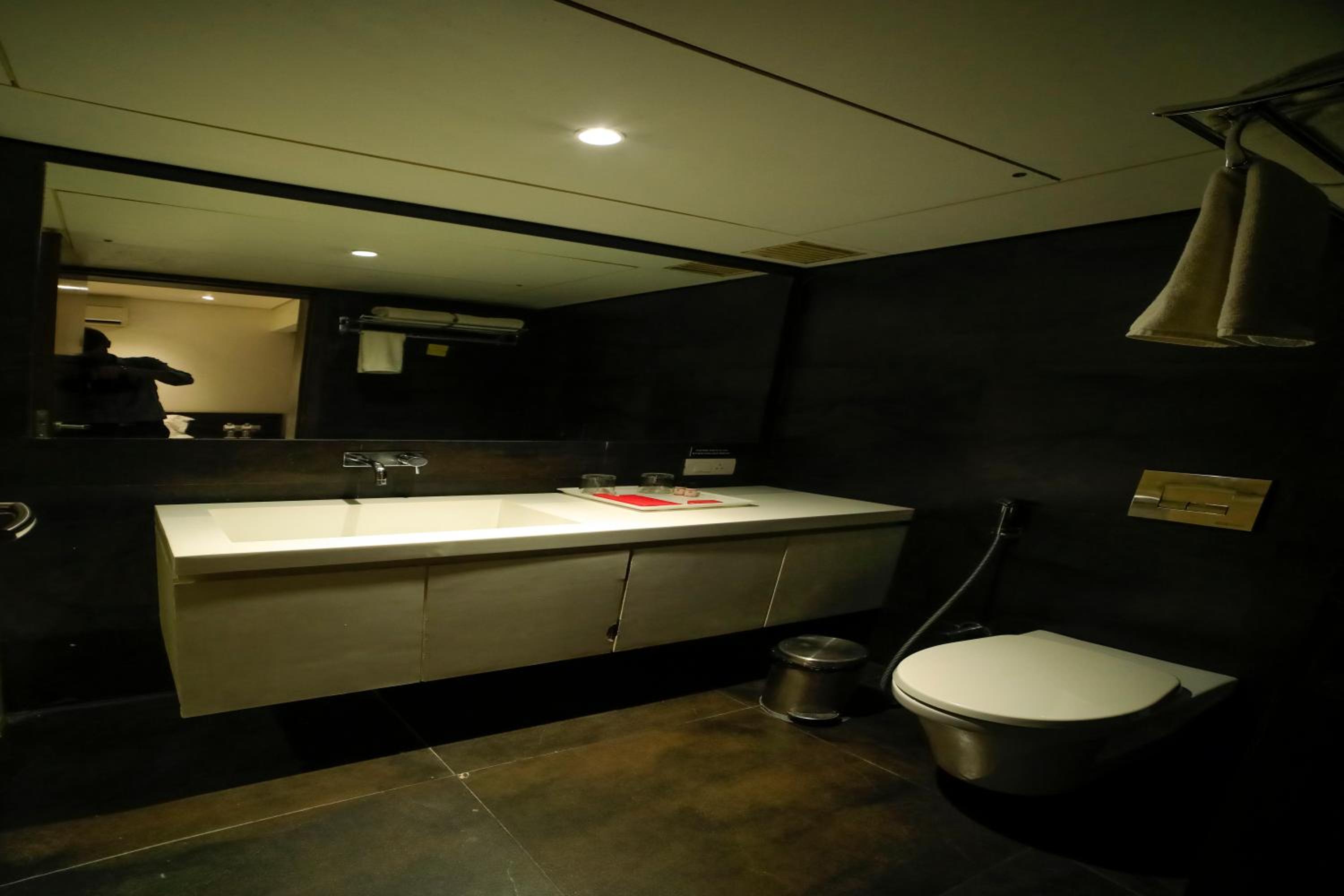 Premium Double Room - Photo 15