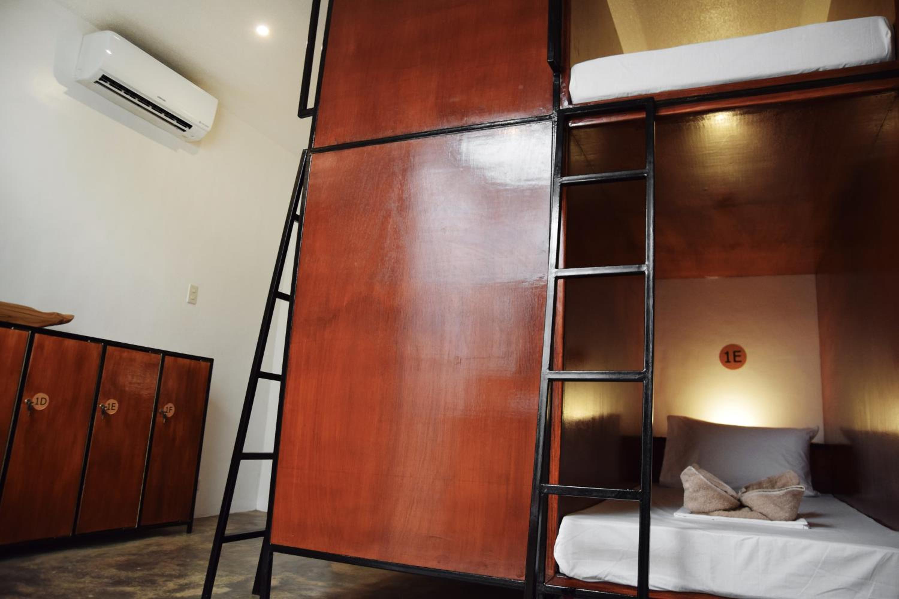 Bed in 6-Bed Female Dormitory Room photo 2