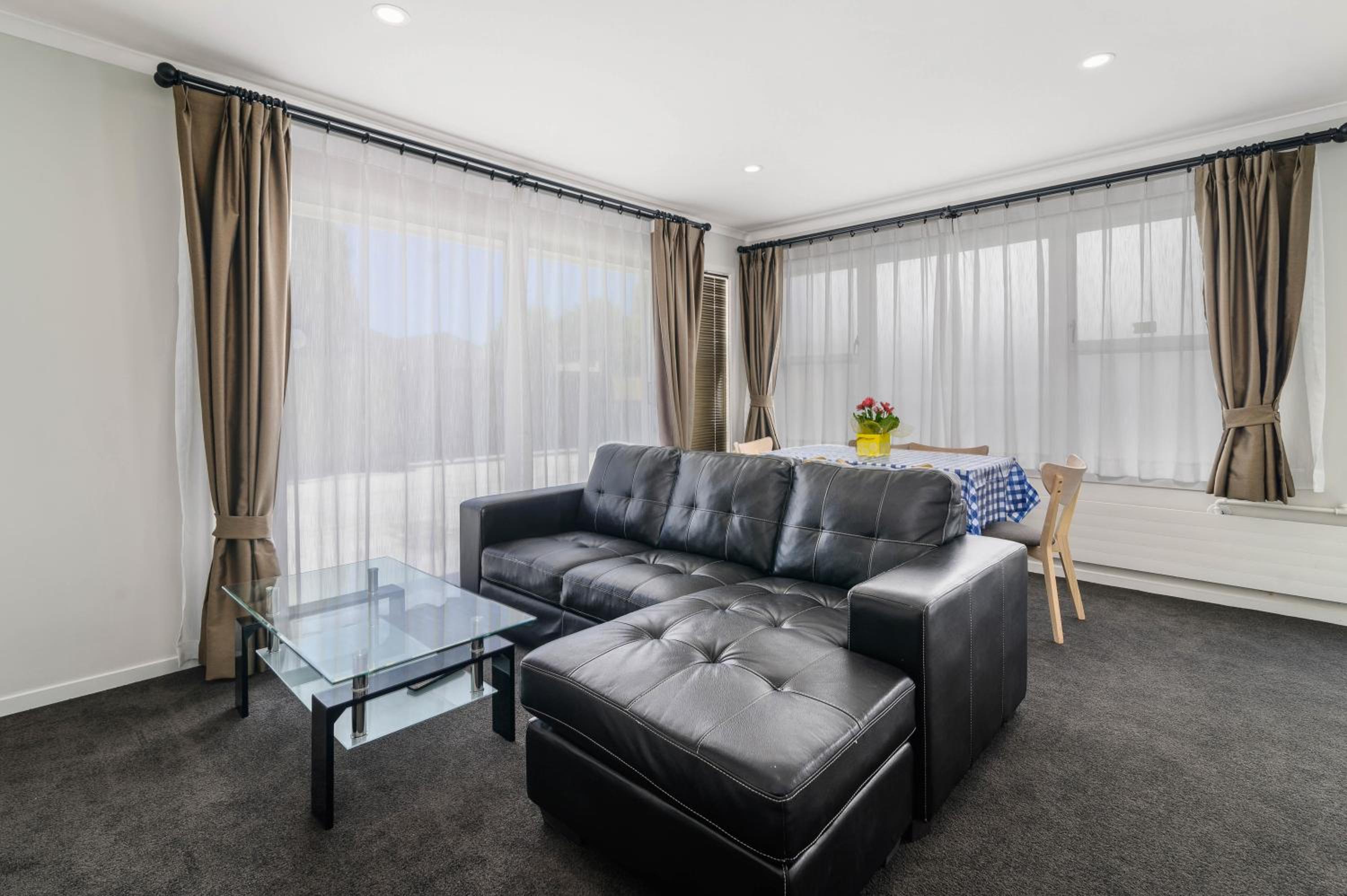 Three-Bedroom Apartment - Photo 4