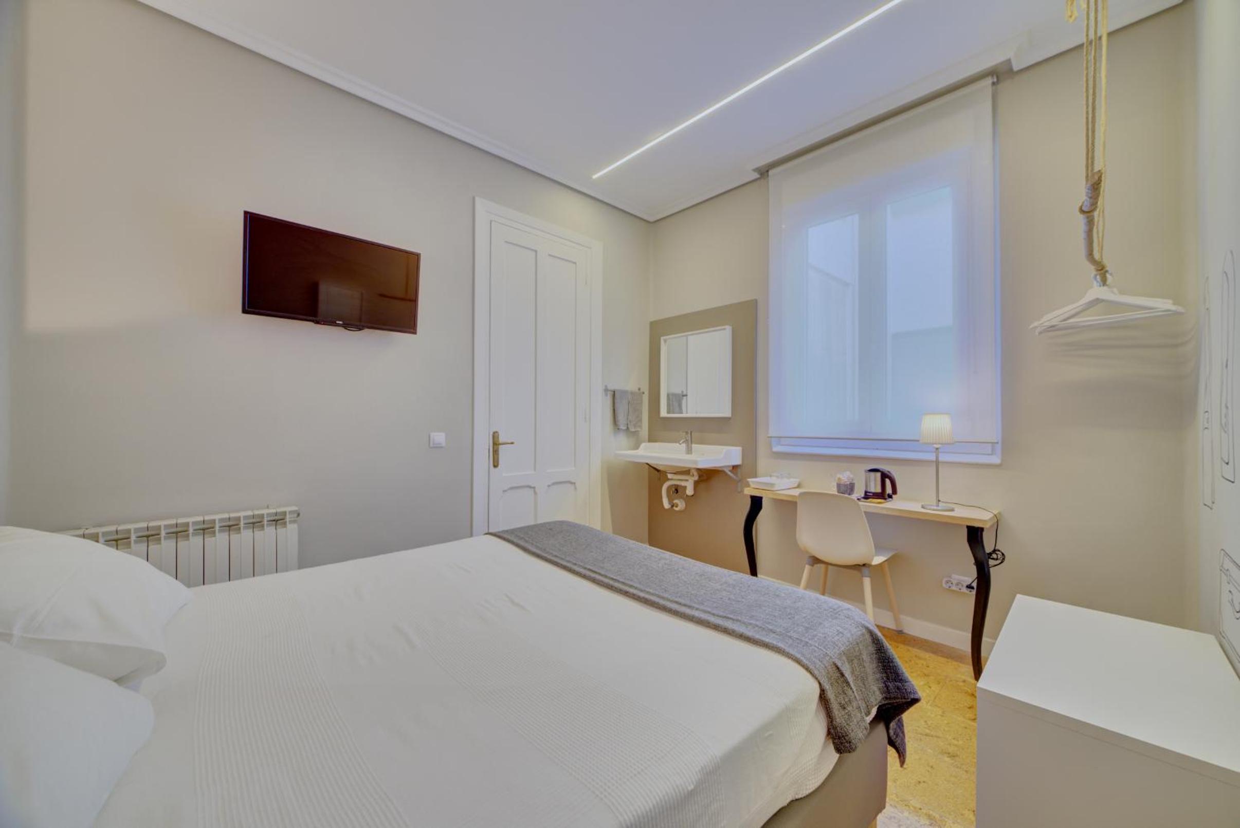 Double Room with Private External Bathroom photo 3