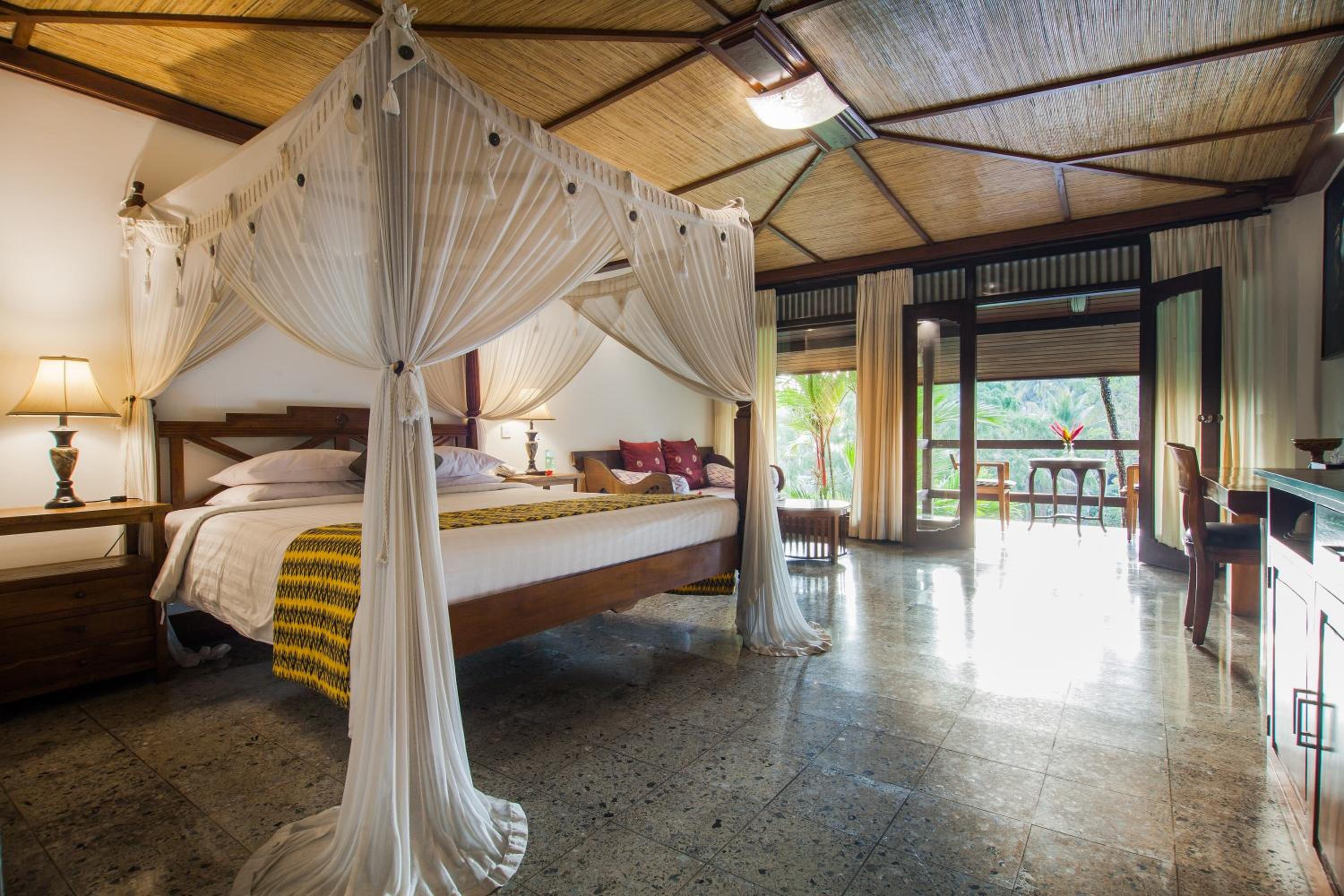 Suite with River View - Photo 13
