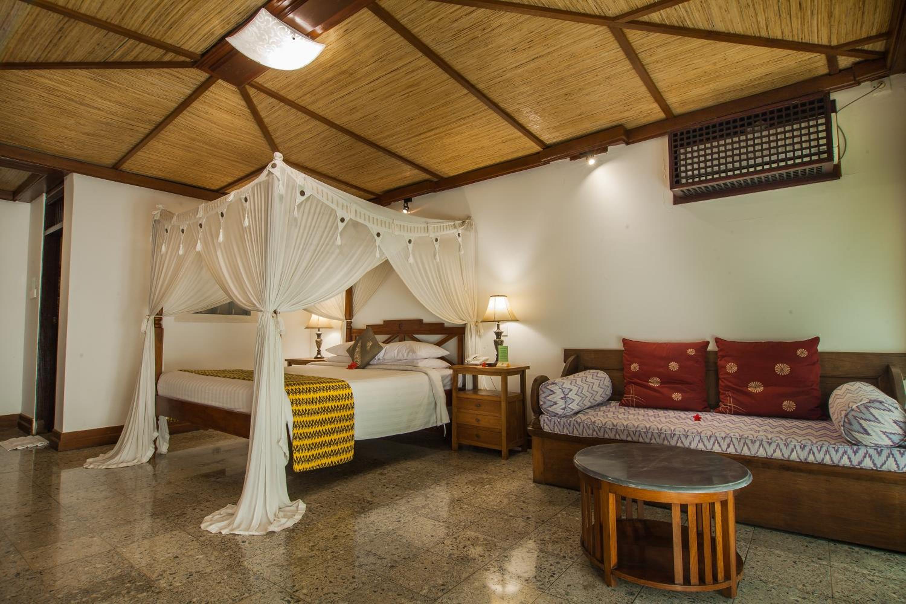 Suite with River View - Photo 11