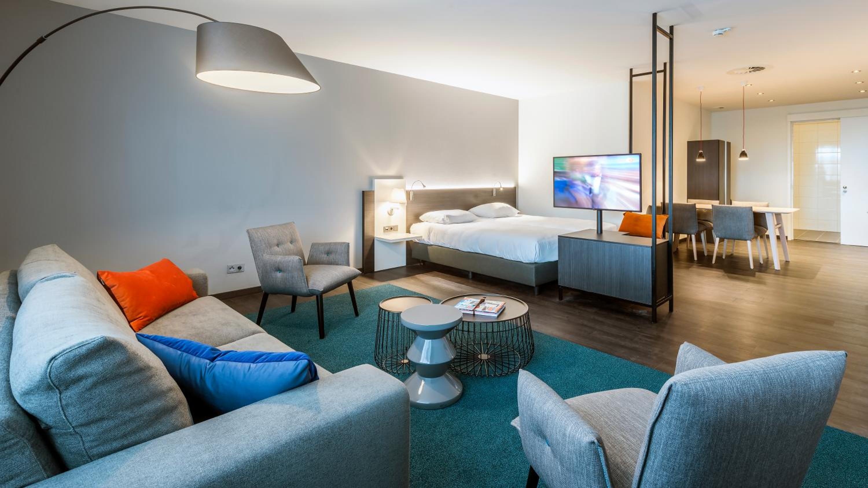 Executive Suite - Photo 1