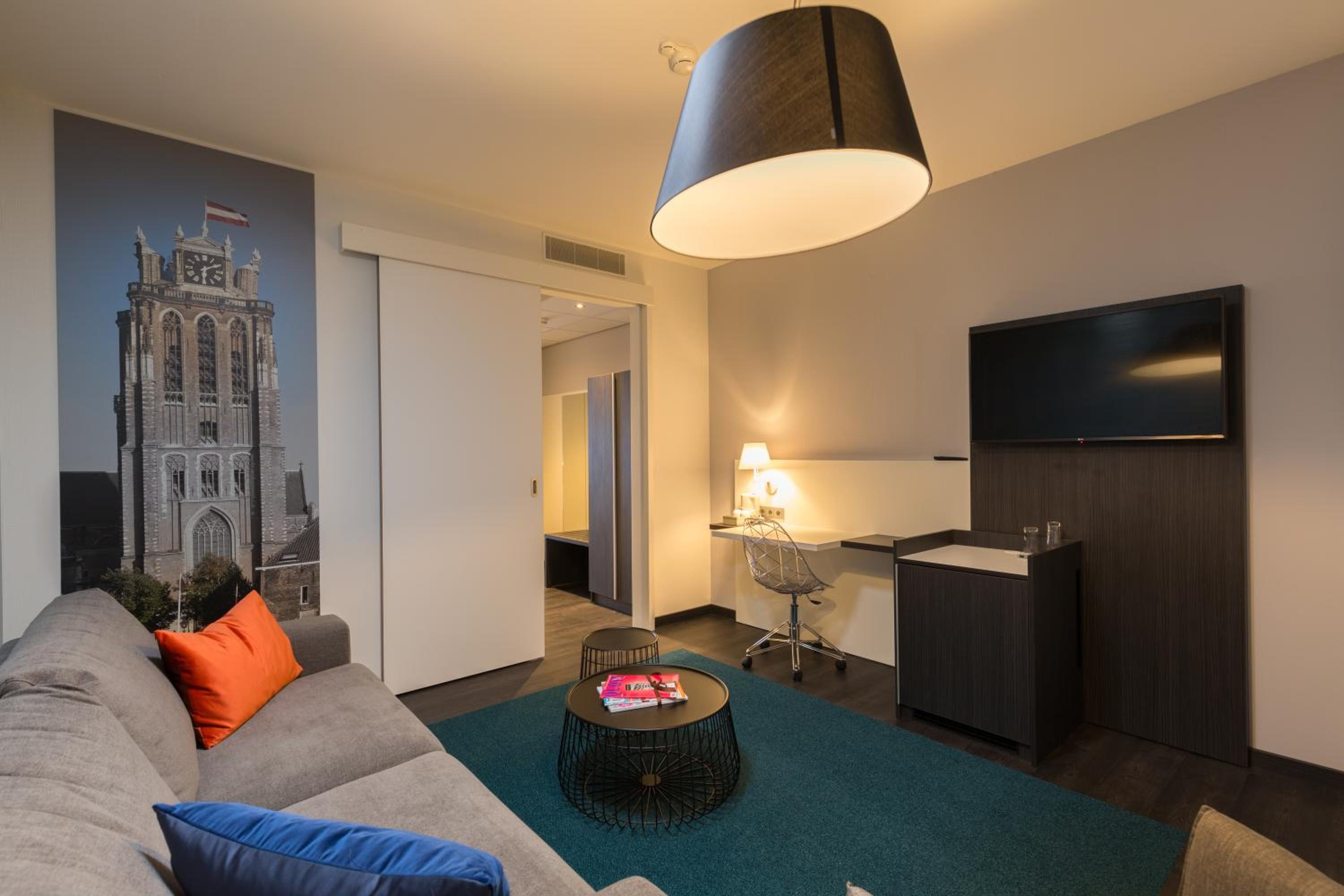 Suite - Photo 2