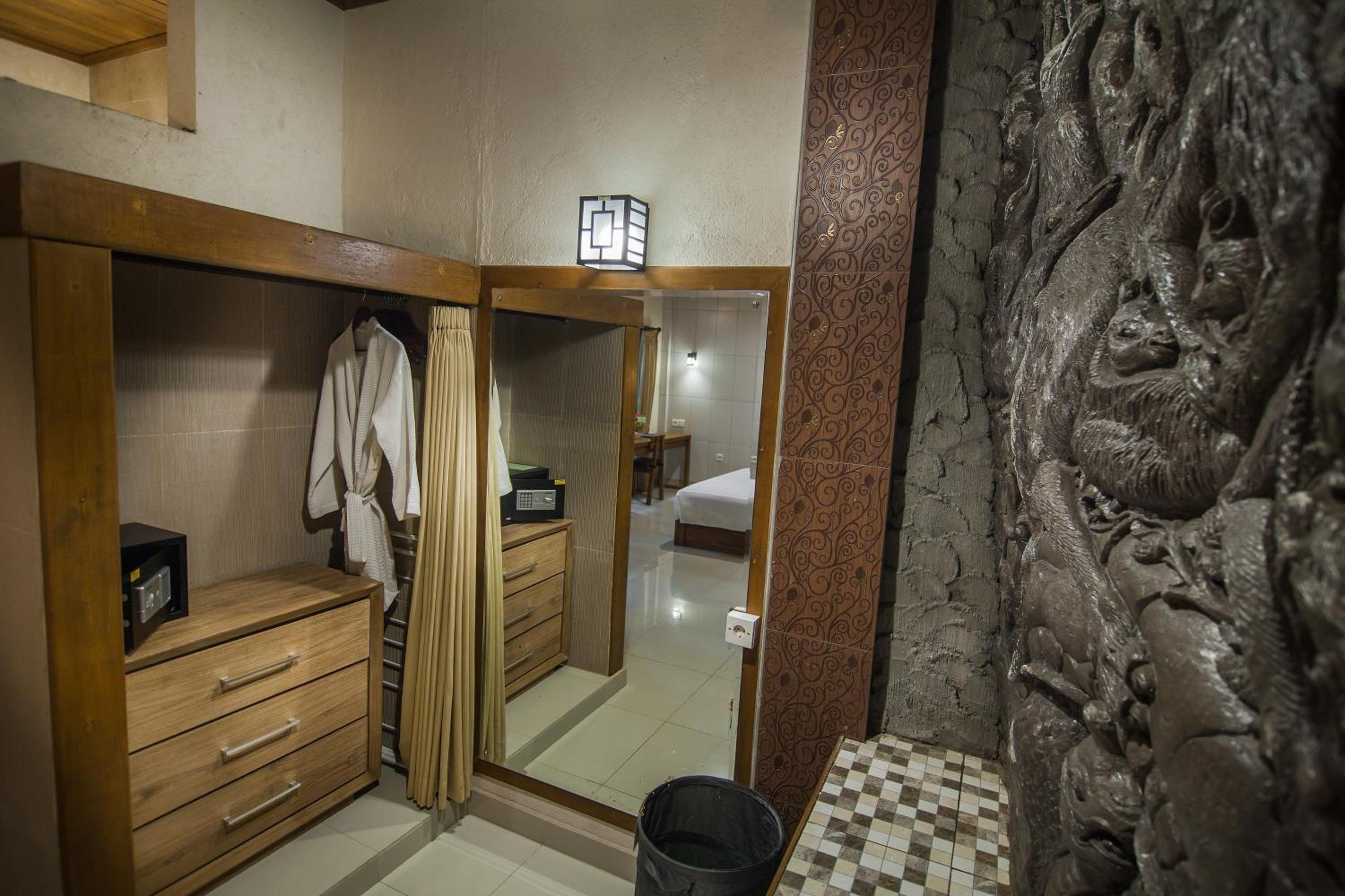 Suite with Garden View - Photo 18