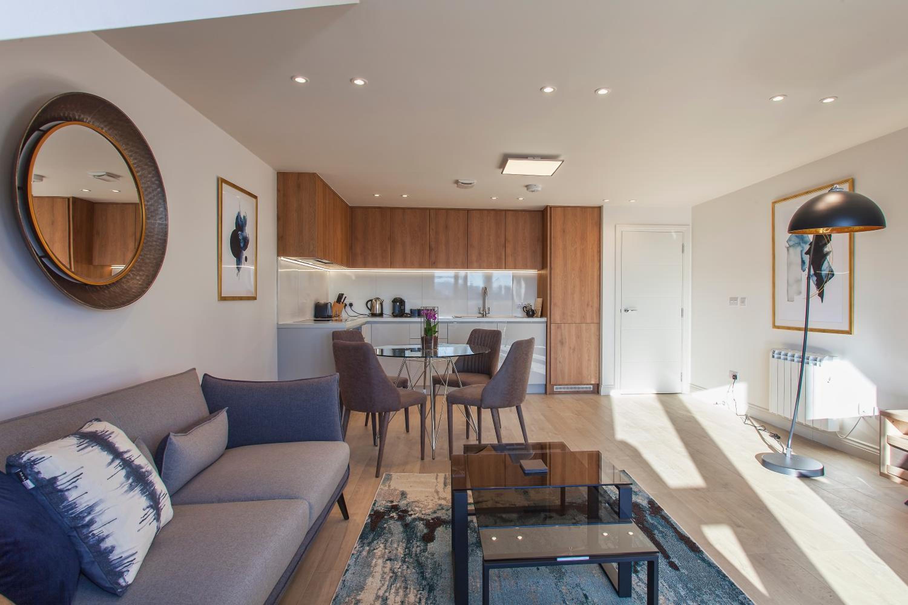 One Bedroom Apartment - Balcony - Photo 13