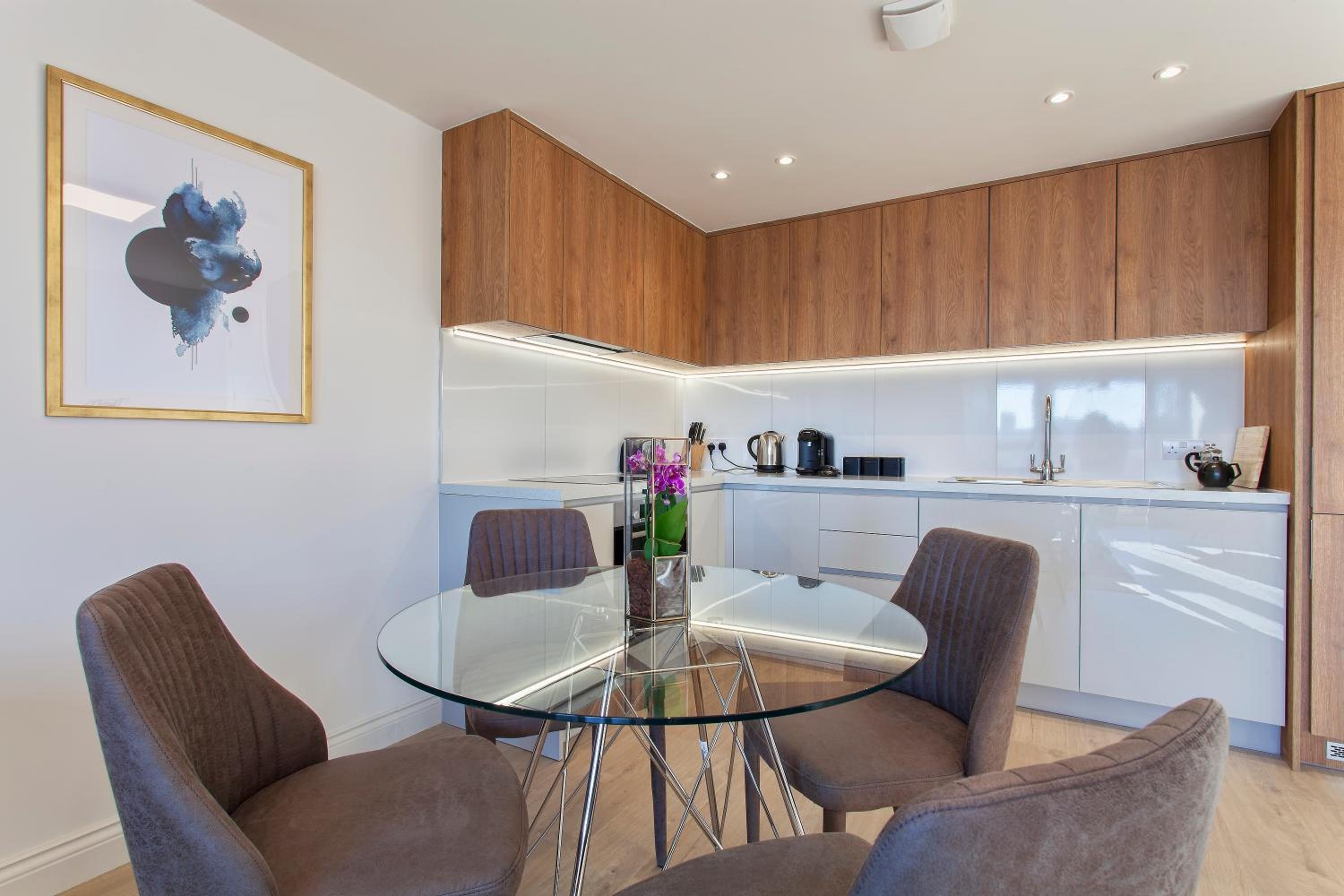 One Bedroom Apartment - Balcony - Photo 16