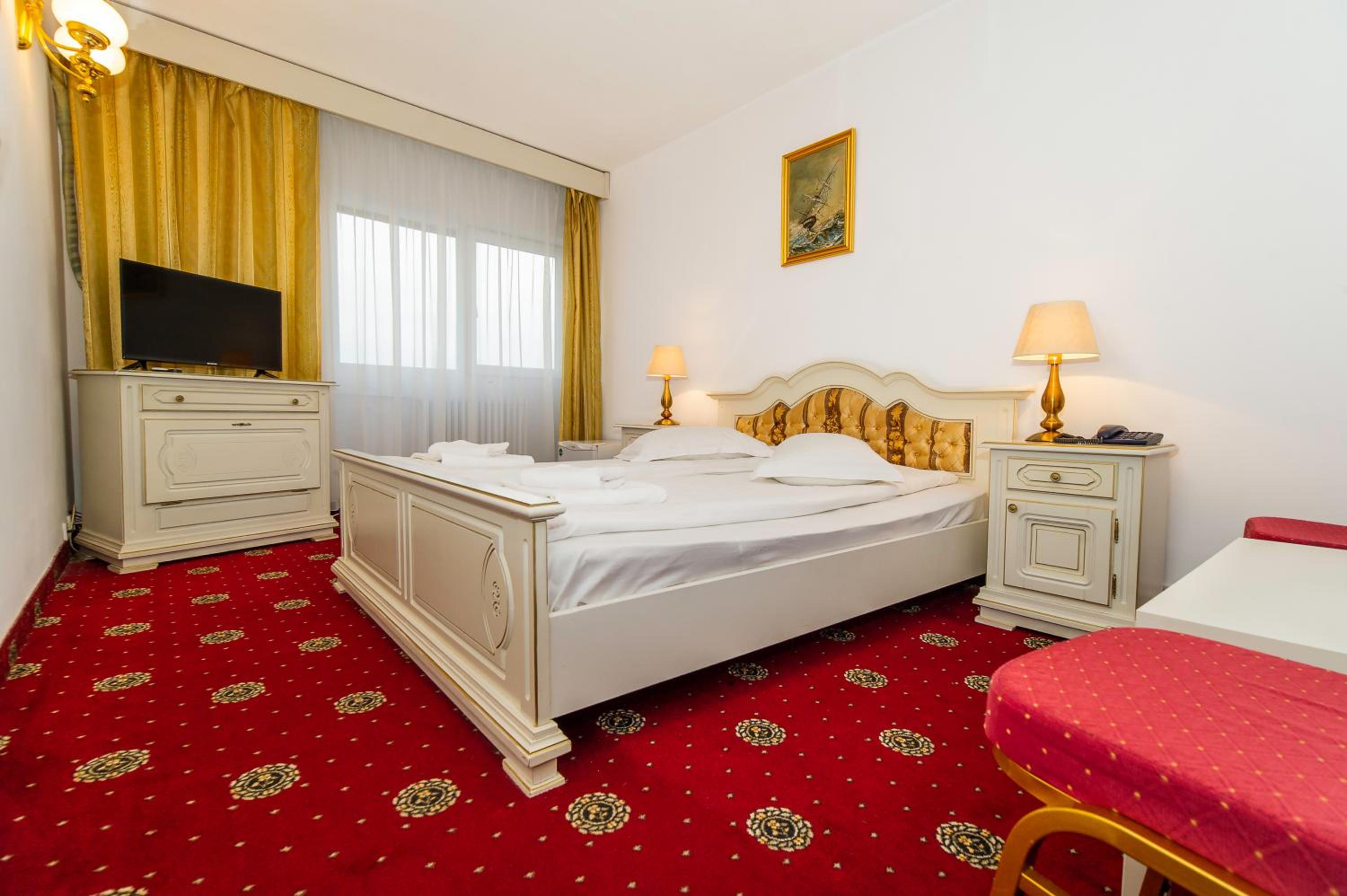 Double Room - Photo 6