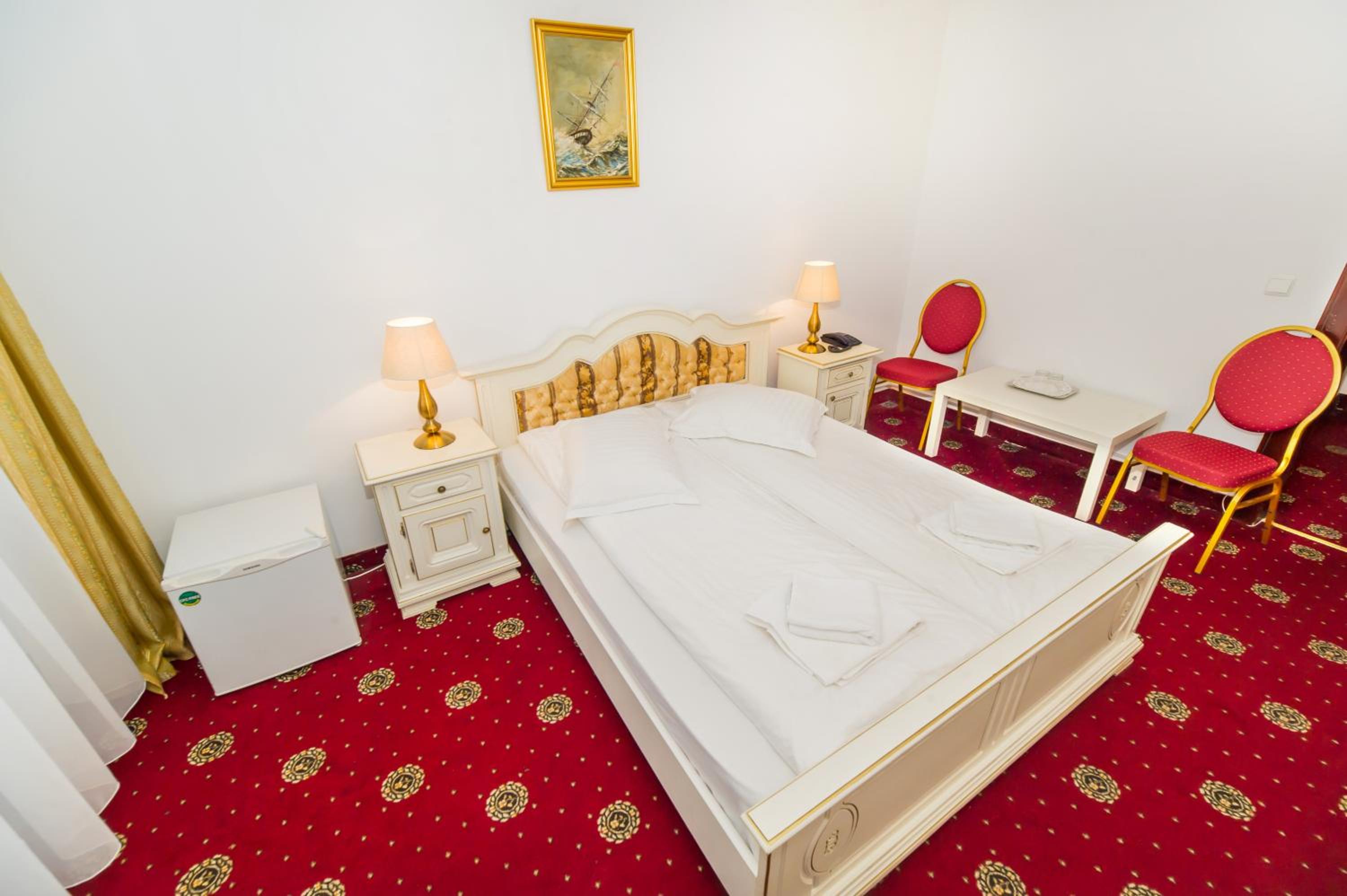 Budget Double Room - Photo 4