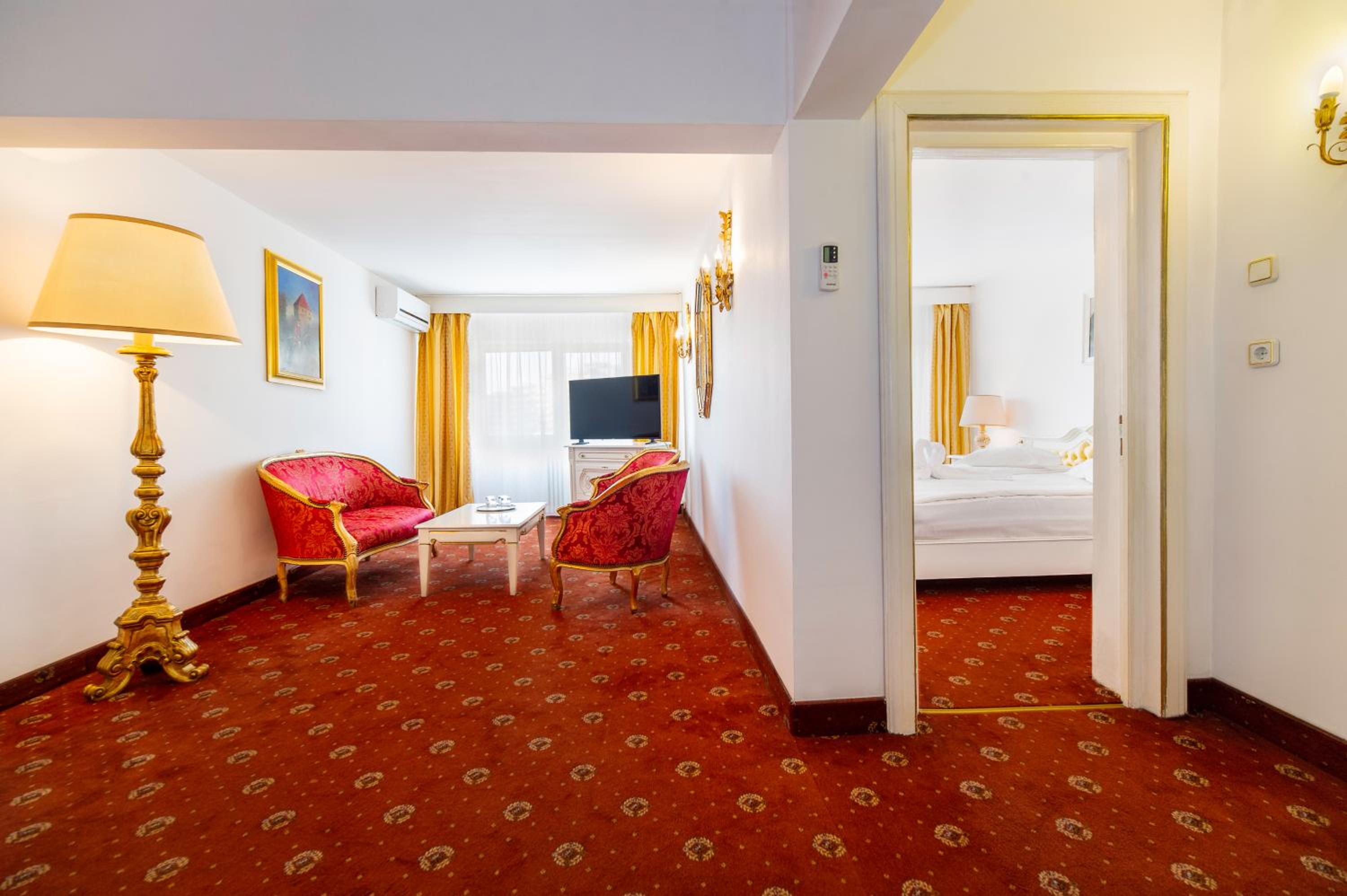 King Suite with AC - Photo 2