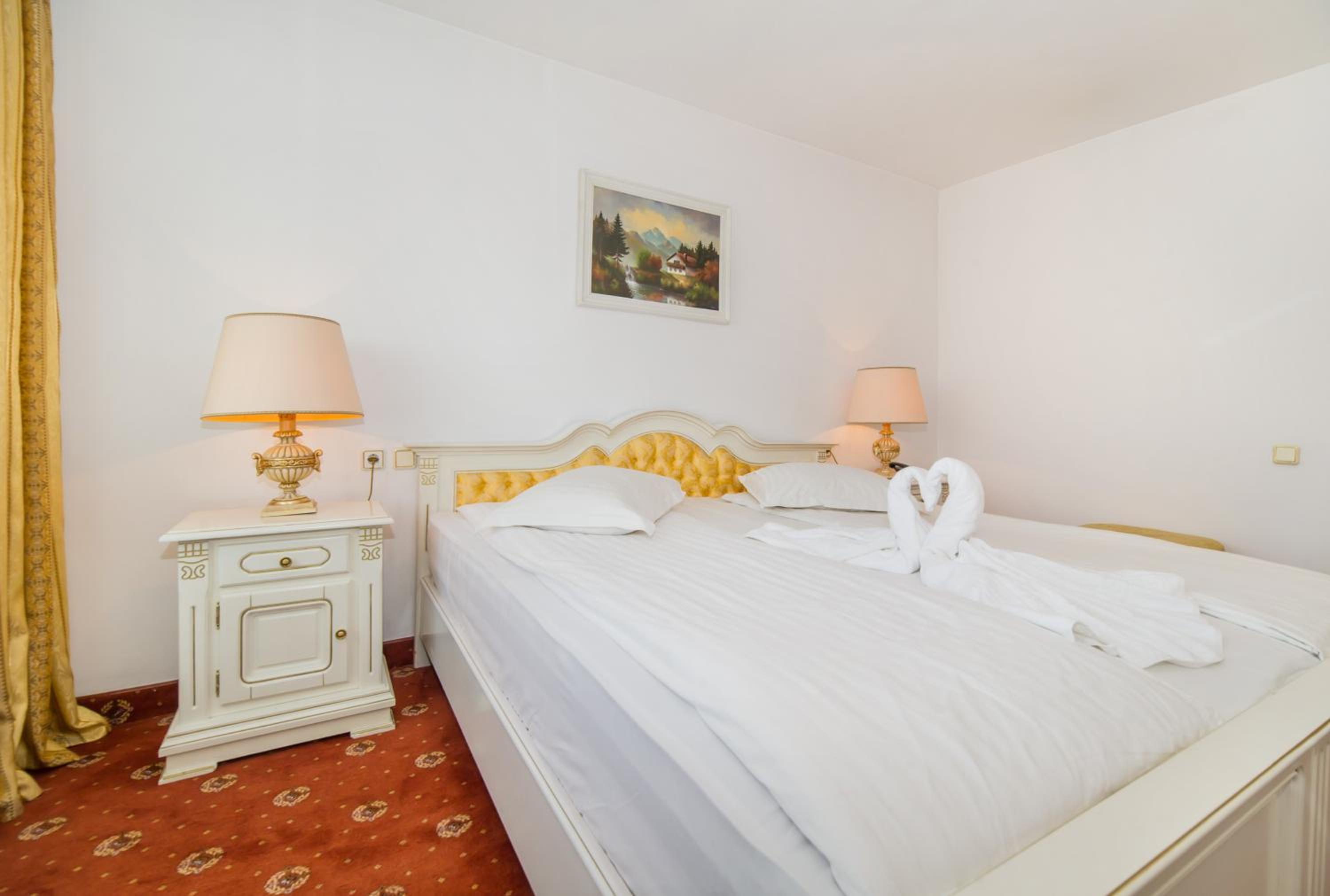 King Suite with AC - Photo 3