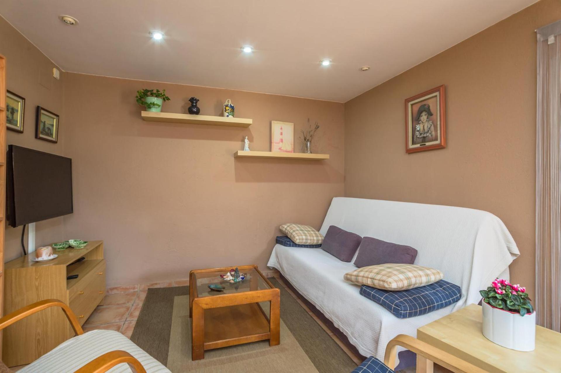 One-Bedroom Apartment photo 2