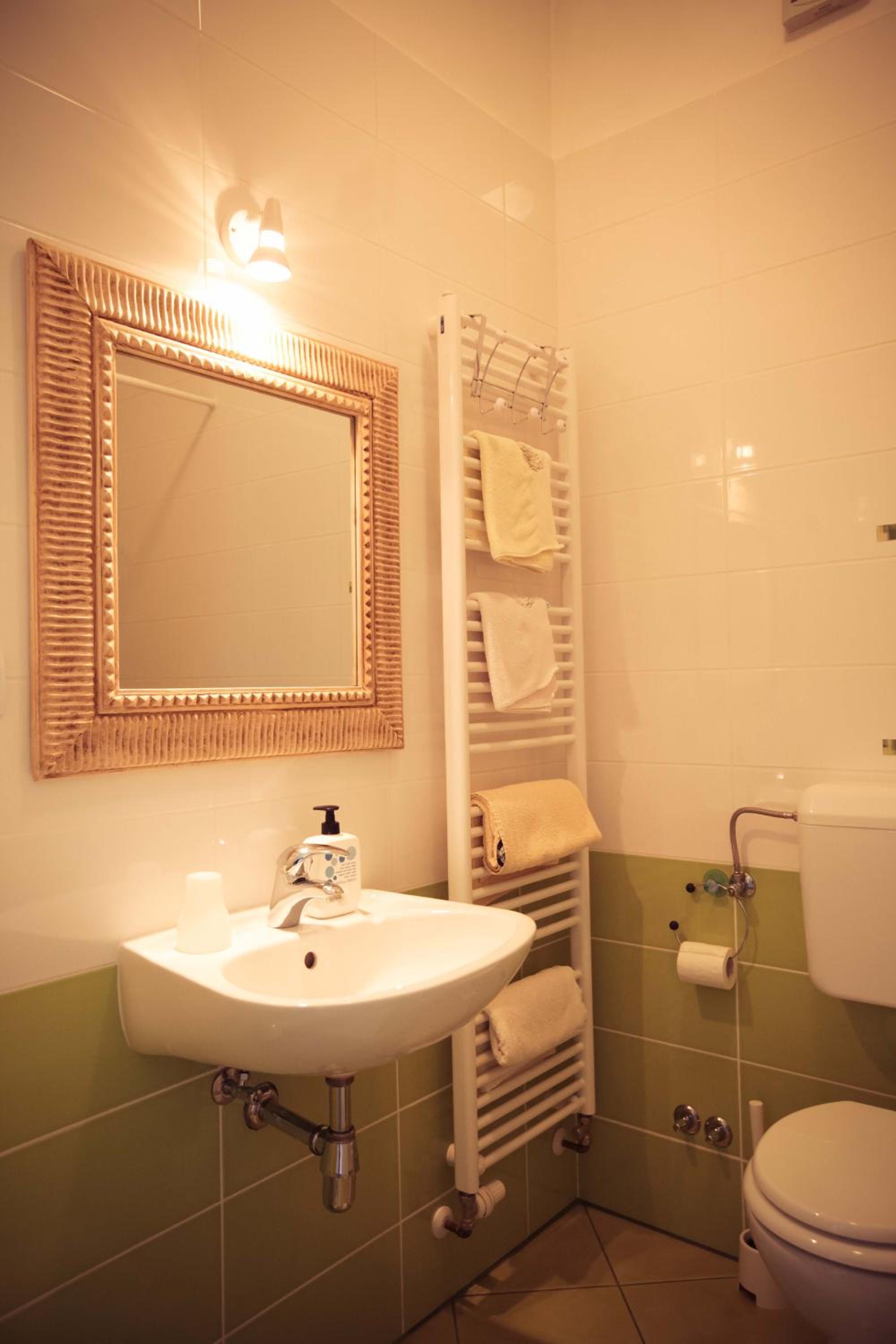 Twin Room - Photo 5