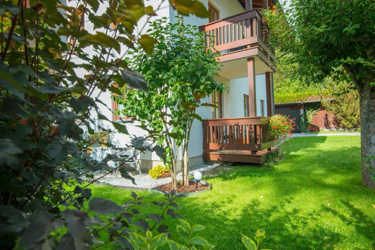 Apartment with Balcony photo 3