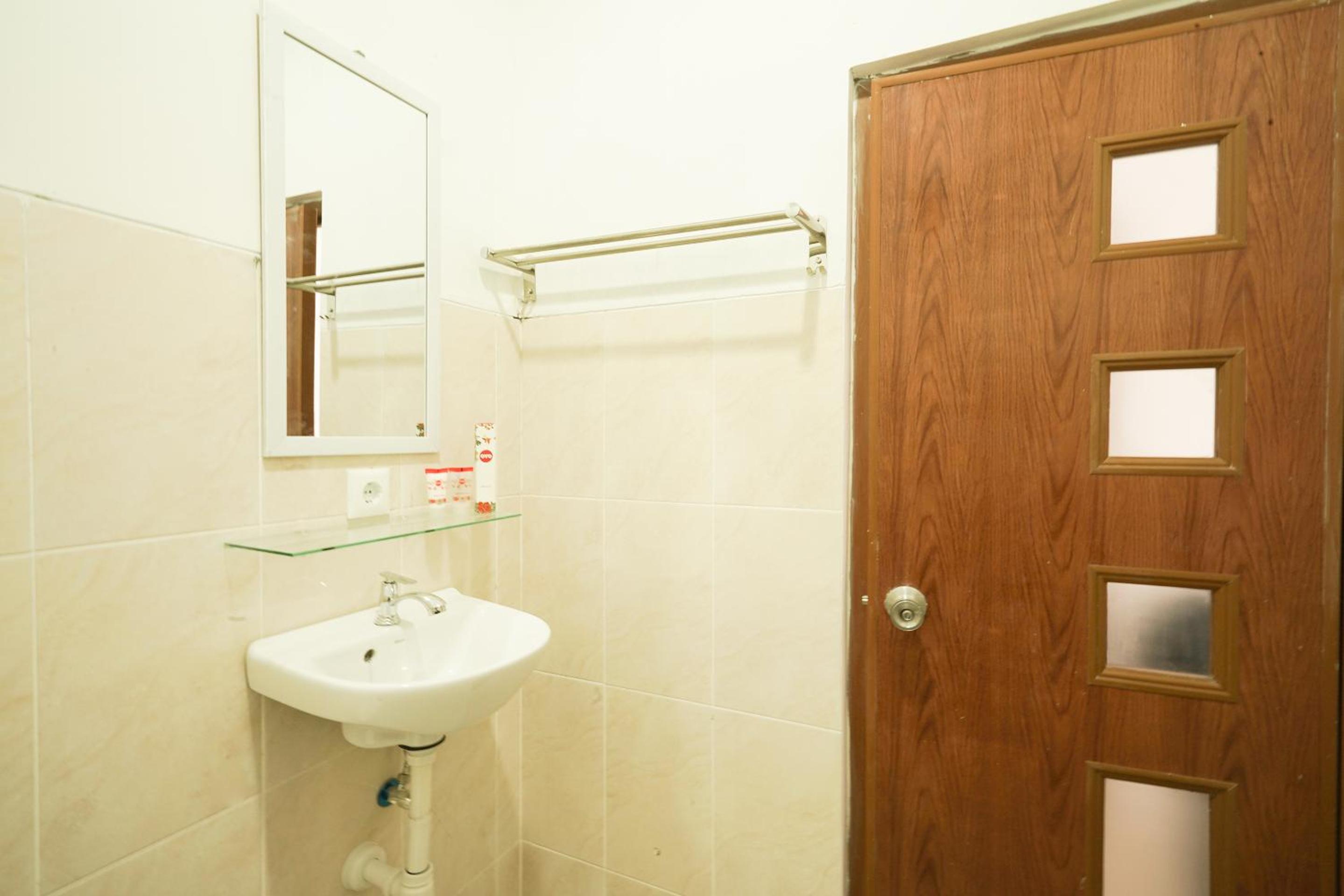 Deluxe Double Room - Photo 17