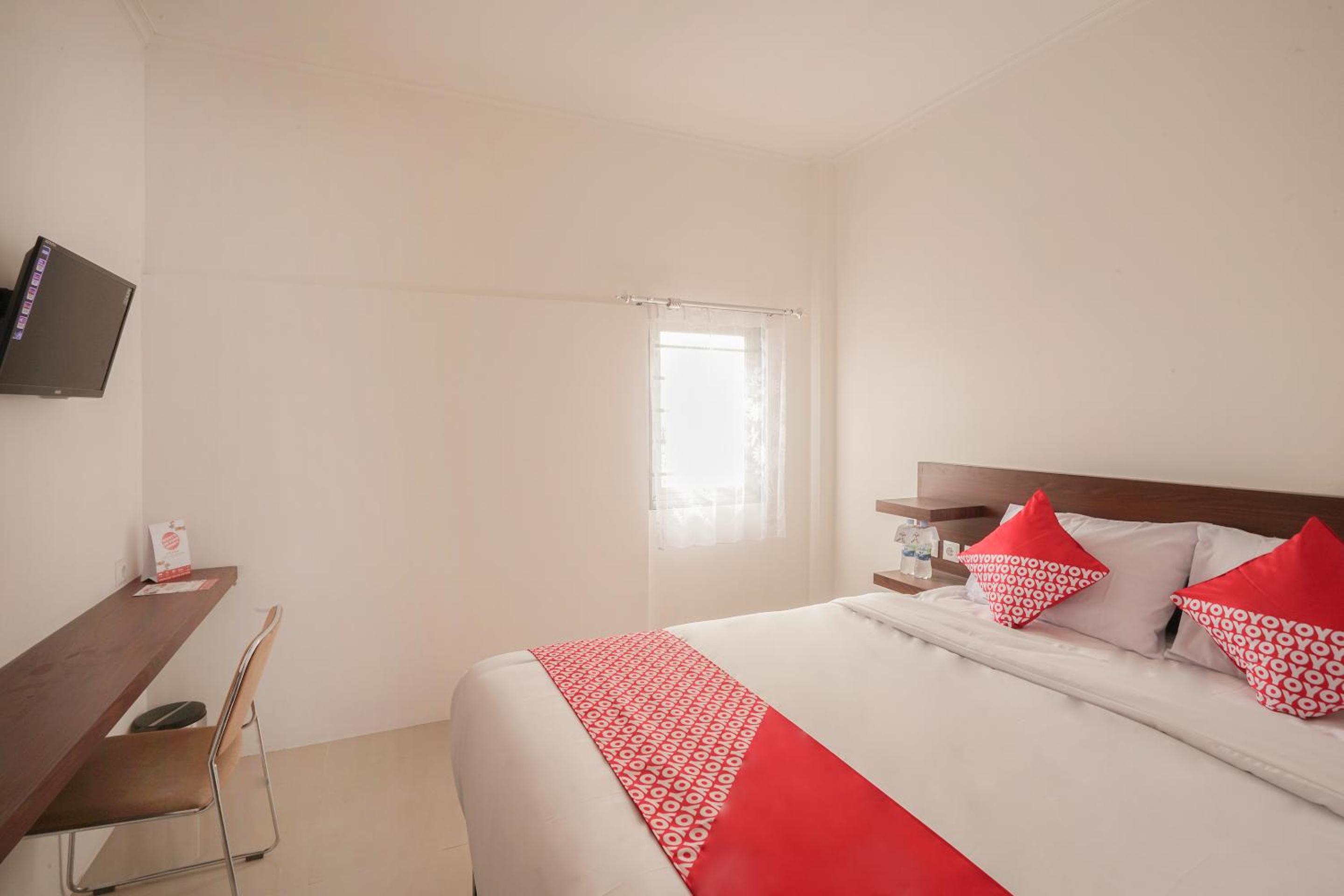 Deluxe Double Room - Photo 15