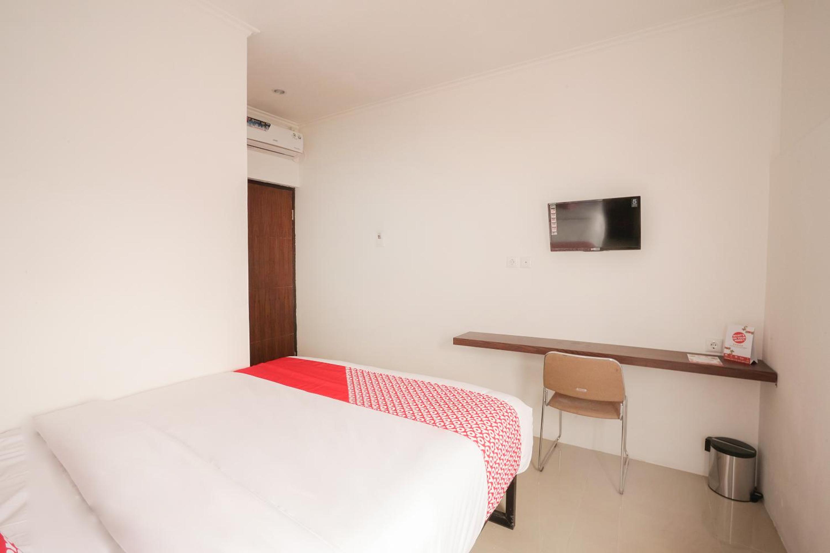 Deluxe Double Room - Photo 13