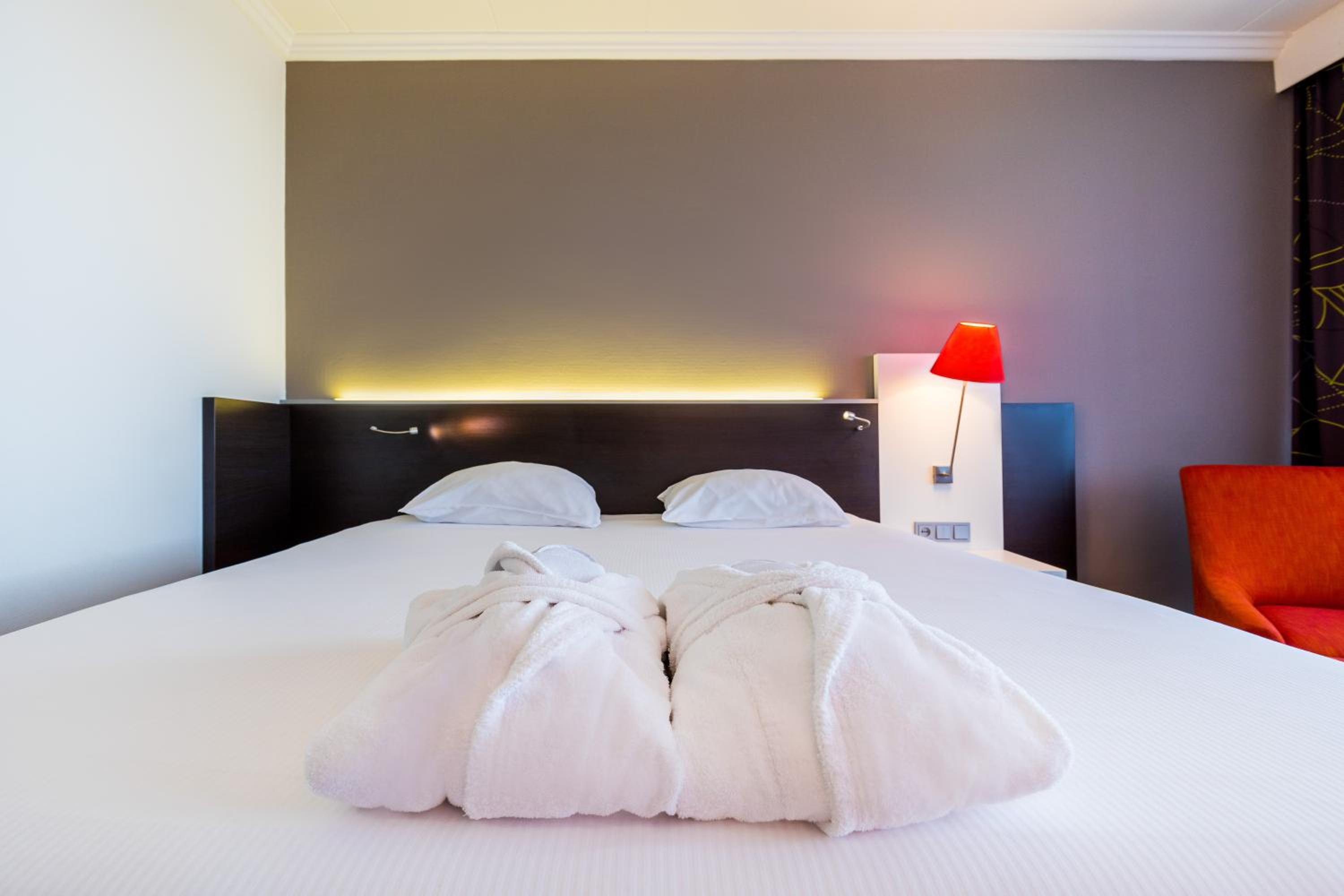 Double Room with Balcony - Photo 3