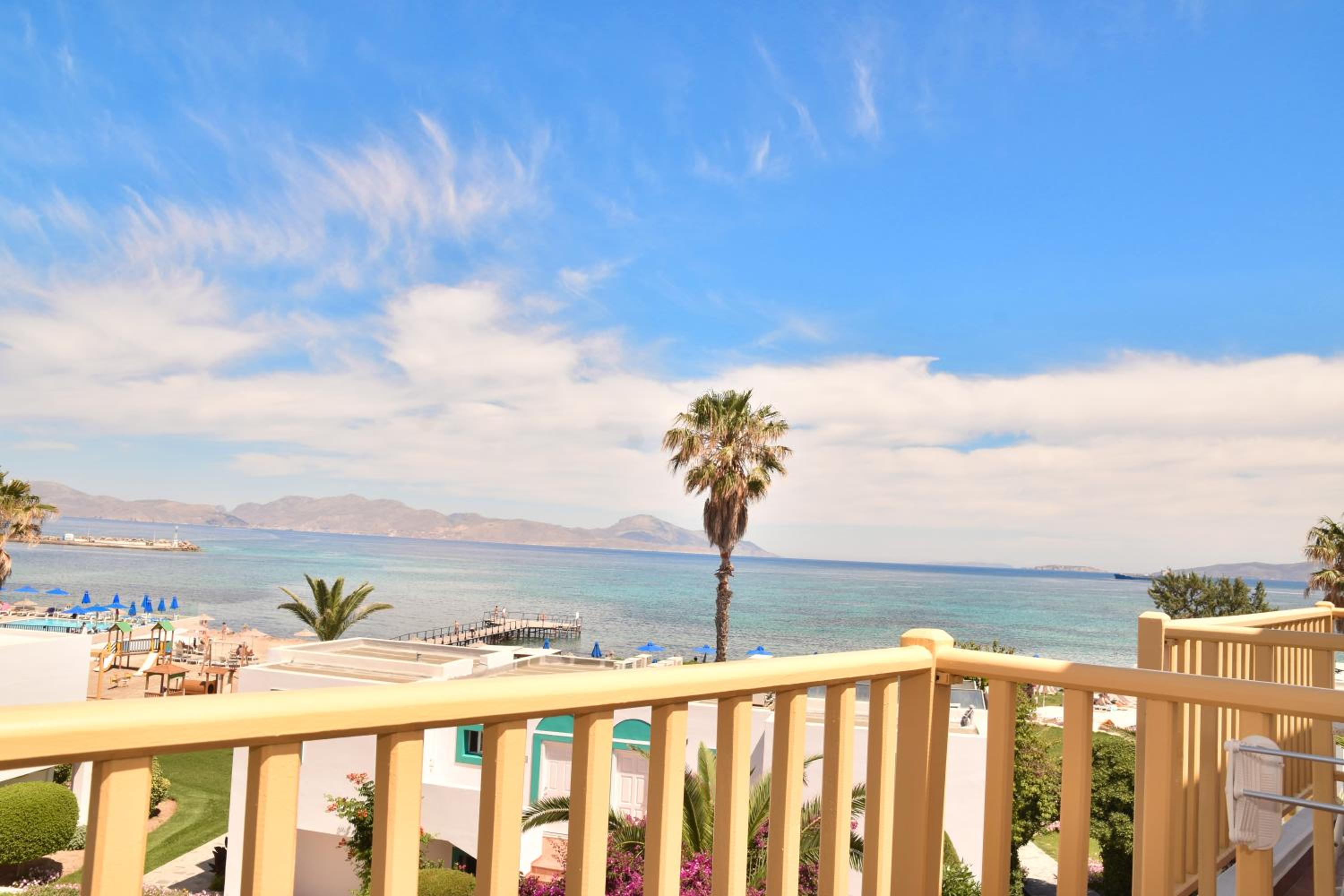 Double or Twin Room with Sea View - Photo 4