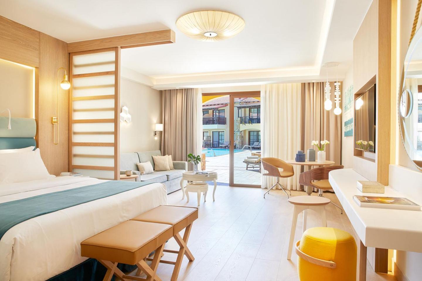 Junior Suite with Pool View