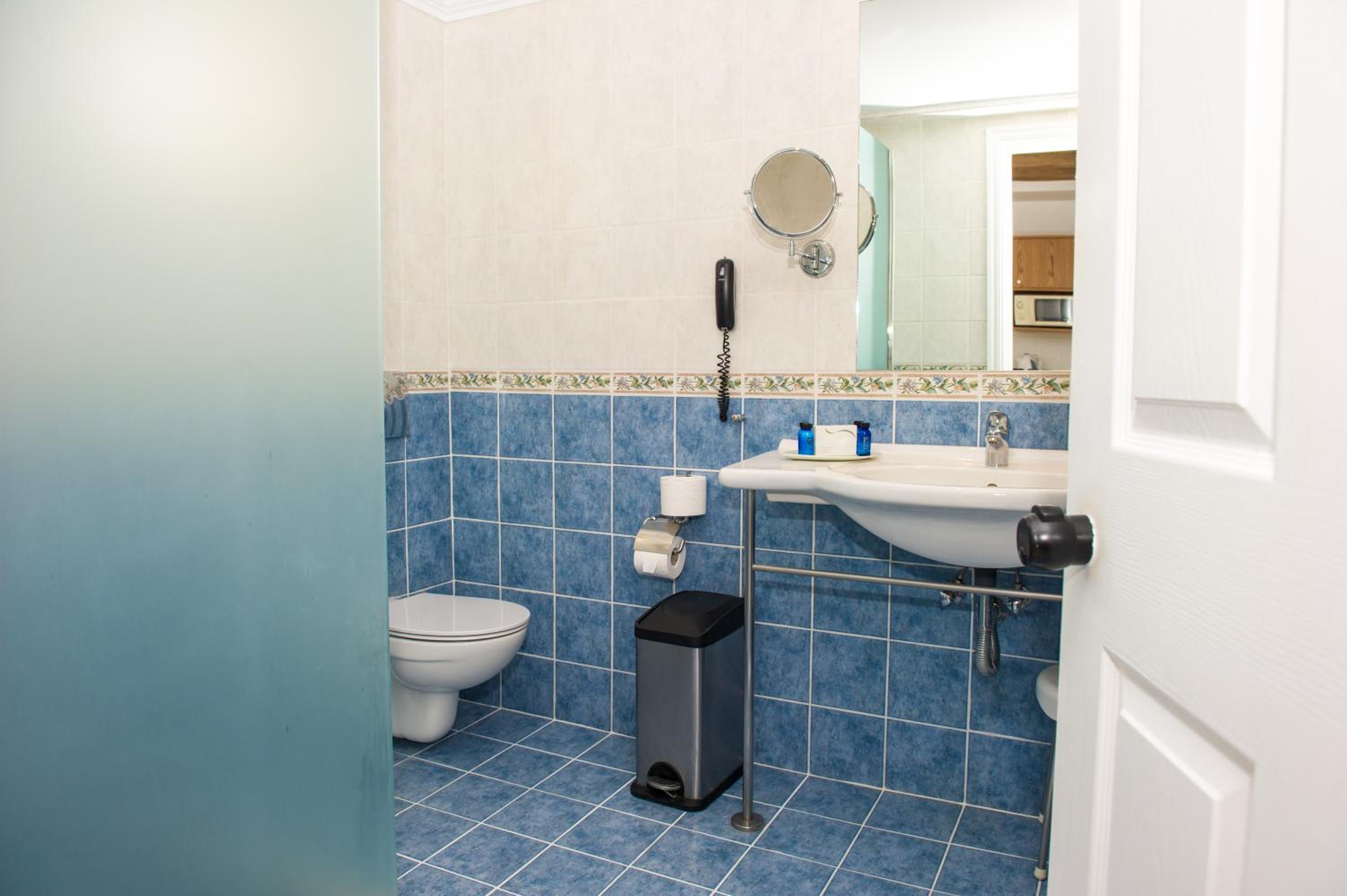 One-Bedroom Apartment - Photo 6