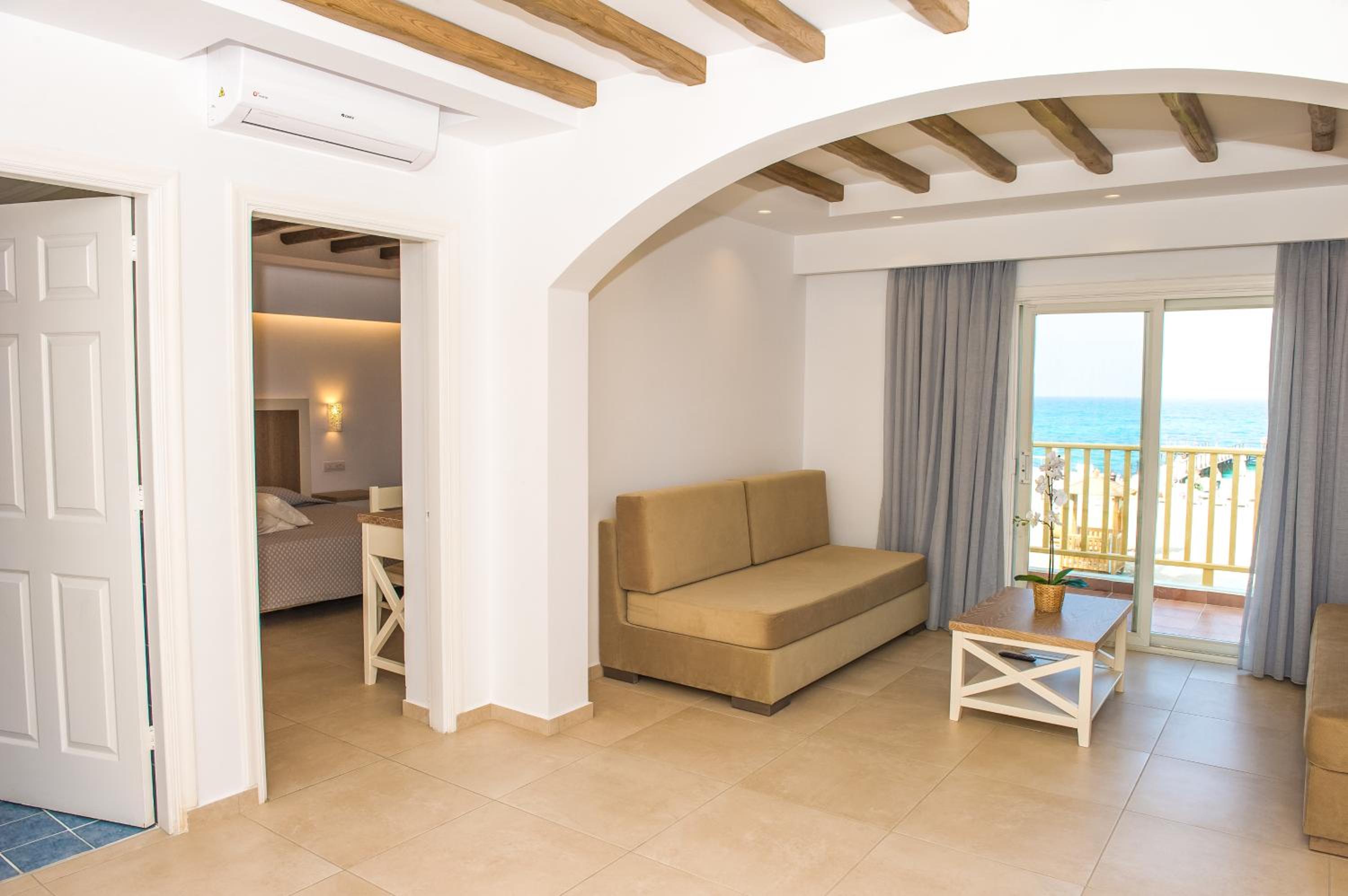 One-Bedroom Apartment - Photo 1
