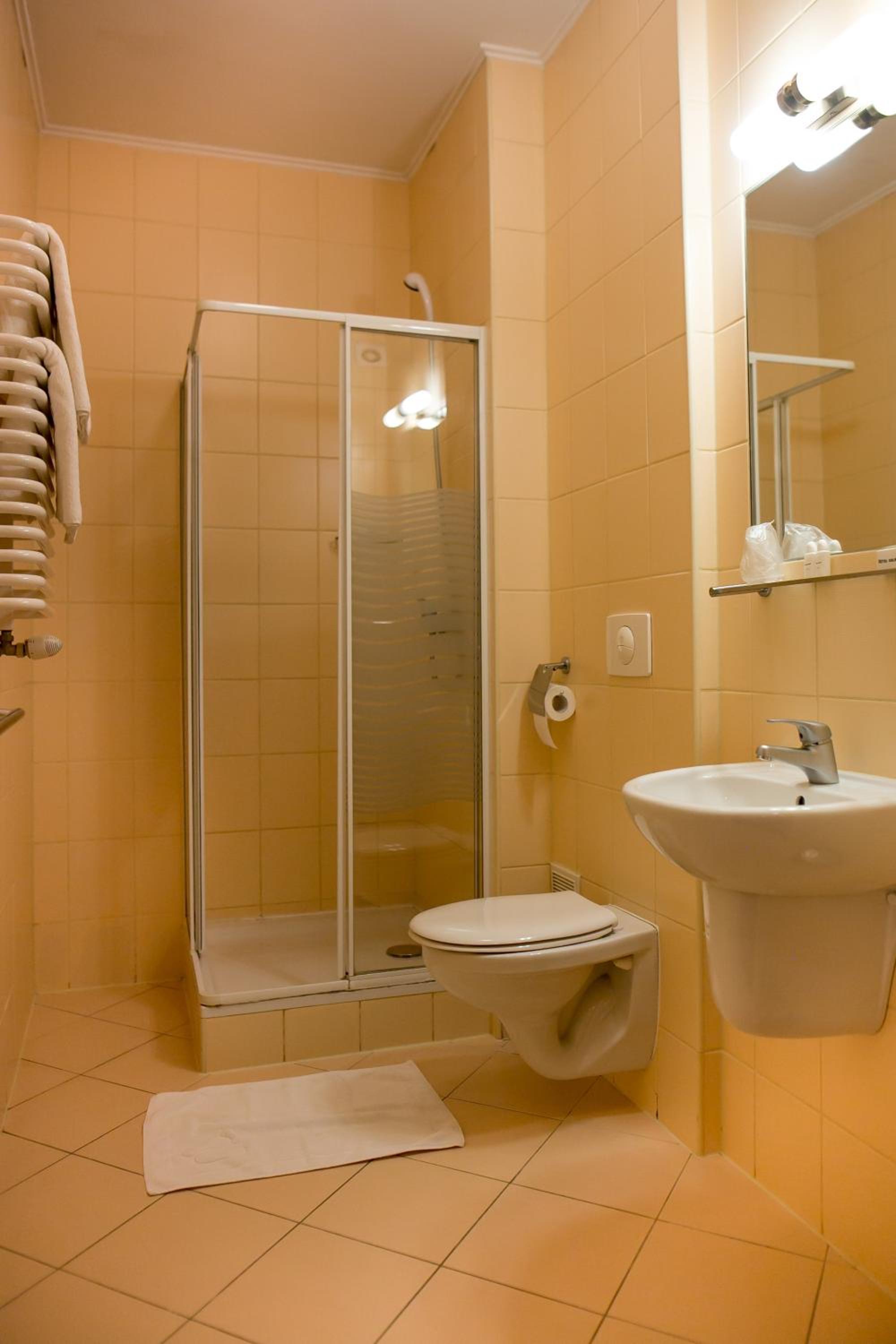 Small Single Room photo 2