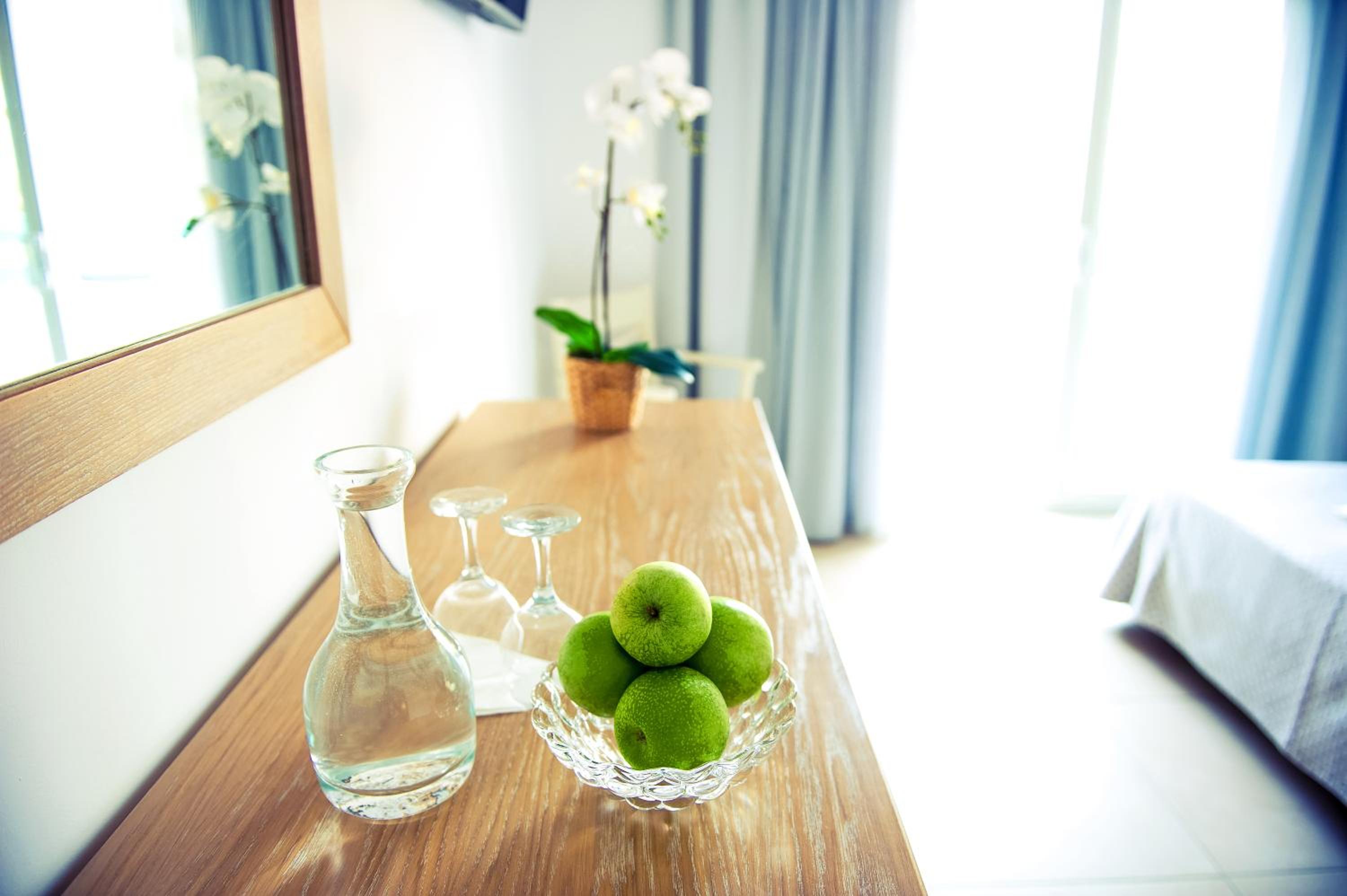 Double or Twin Room with Garden View - Photo 3