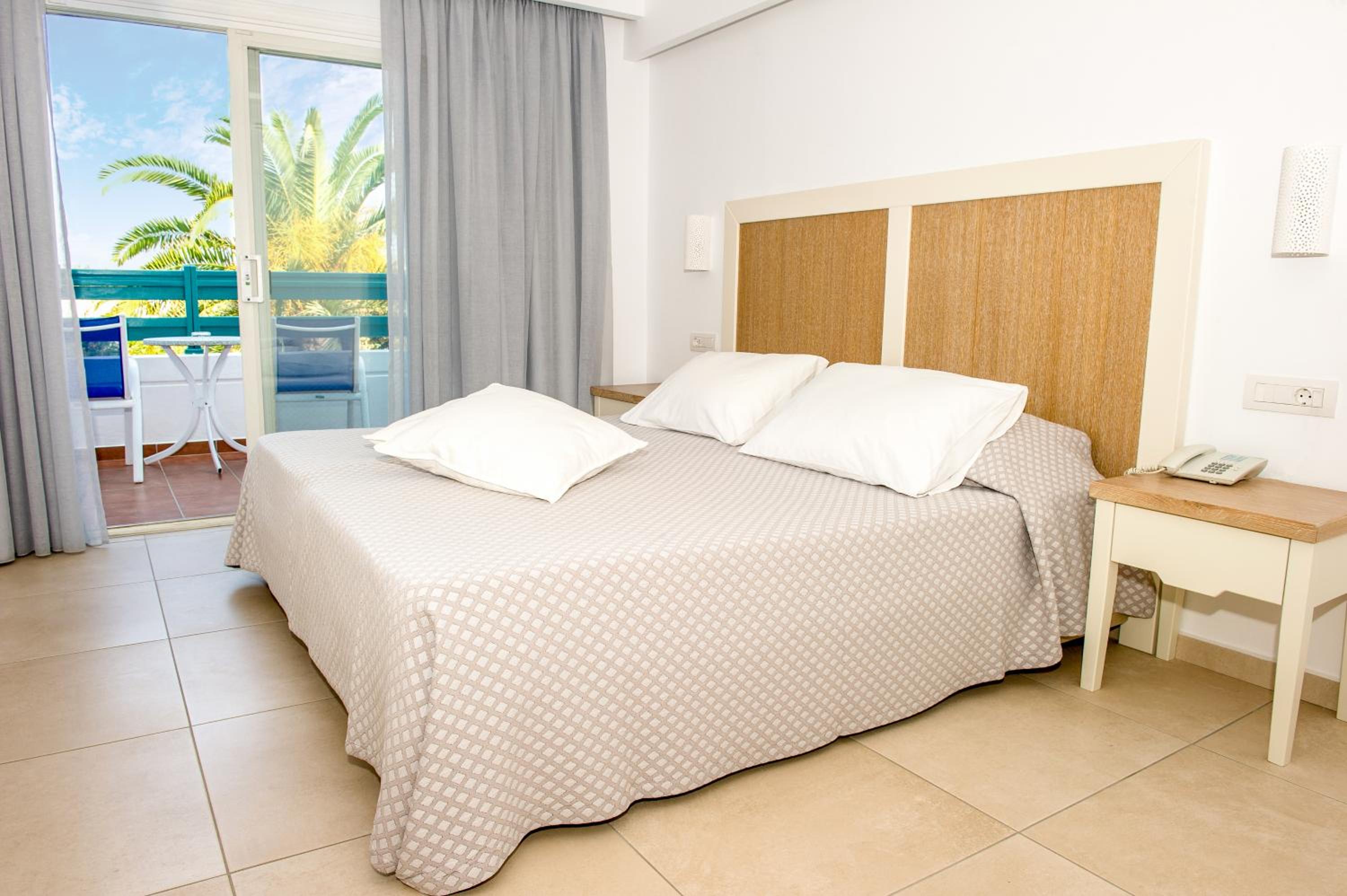 Double or Twin Room with Garden View - Photo 1