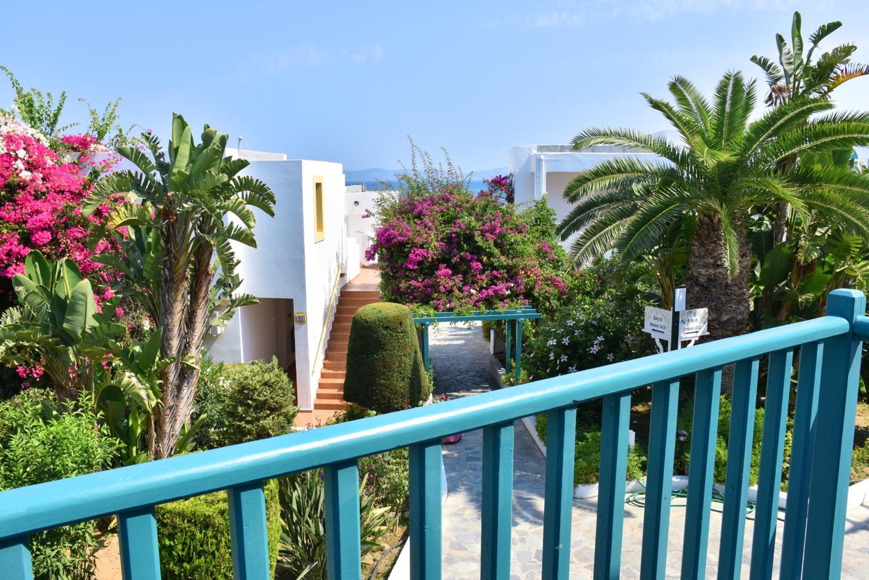 Double or Twin Room with Garden View - Photo 5