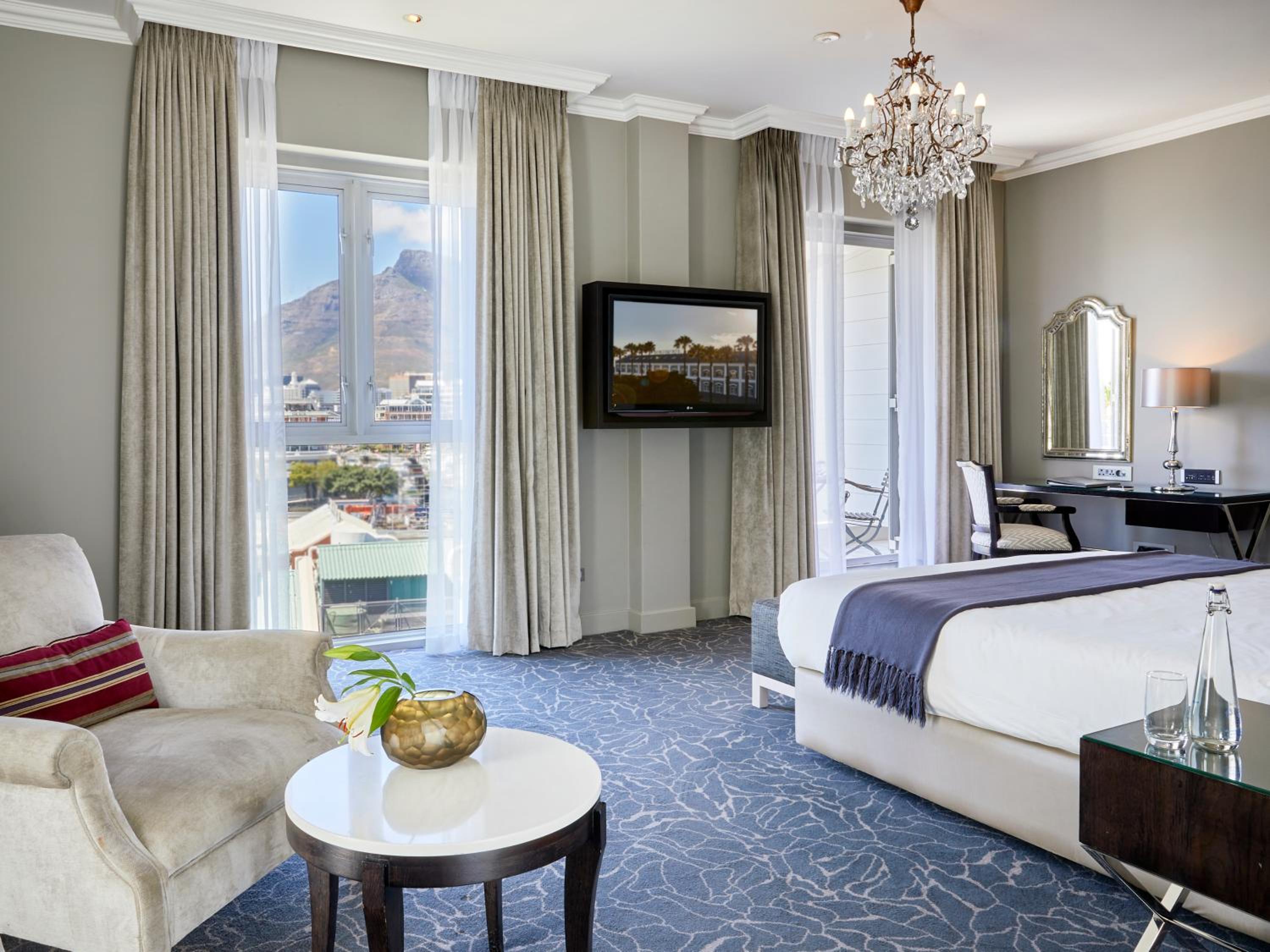 Junior Suite with Mountain View