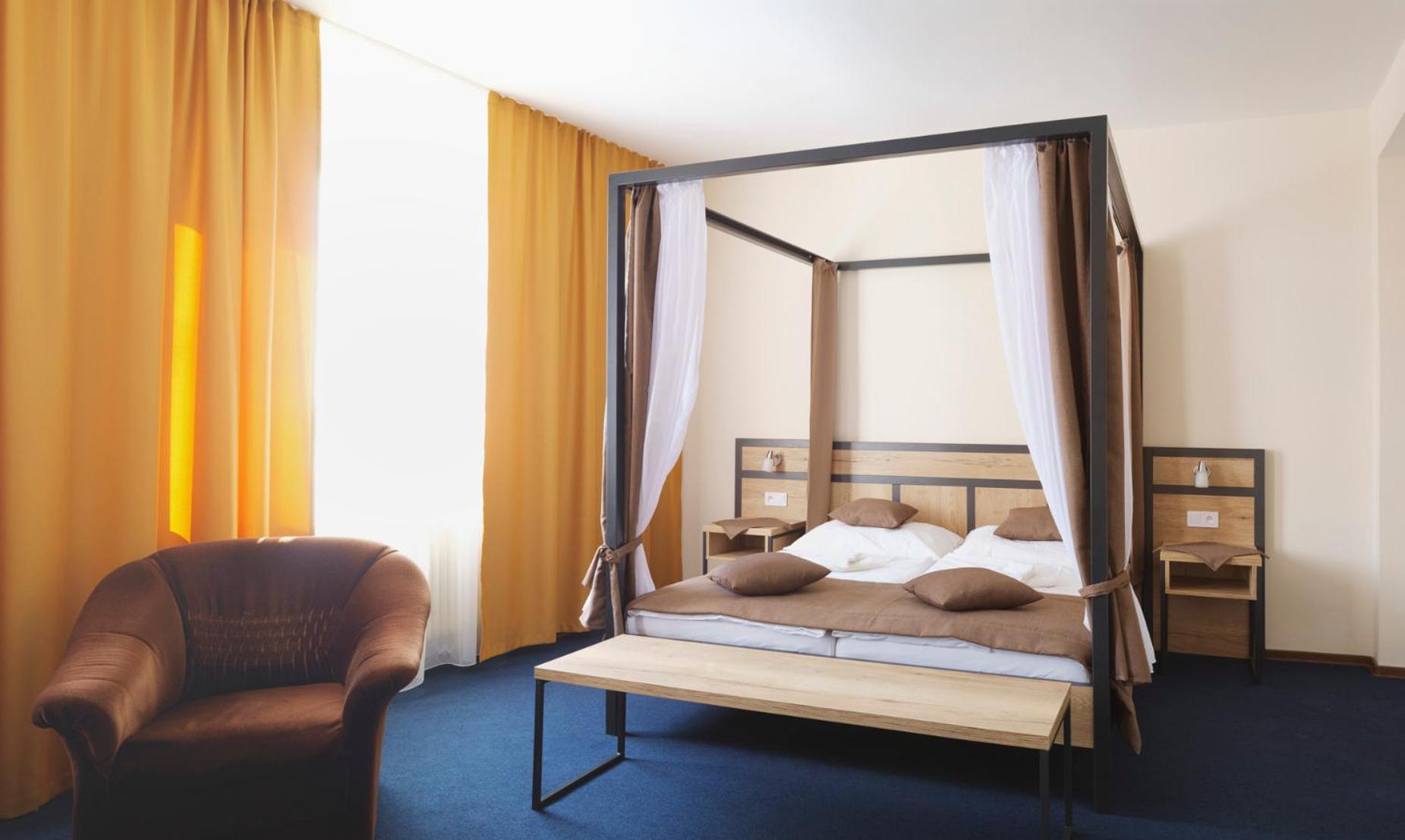 Deluxe King Suite