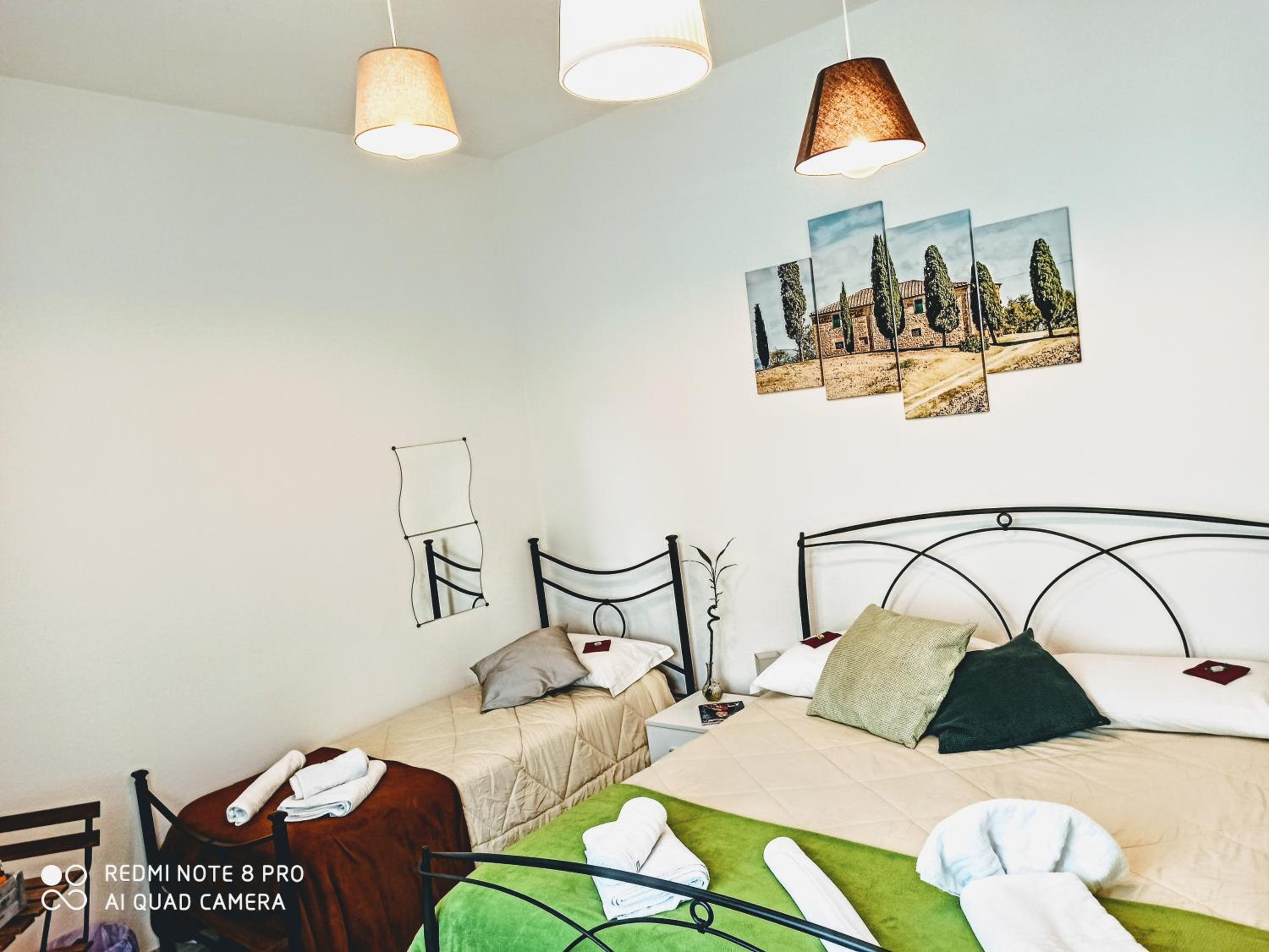Deluxe Double Room with Extra Bed and Shared Bathroom photo 2