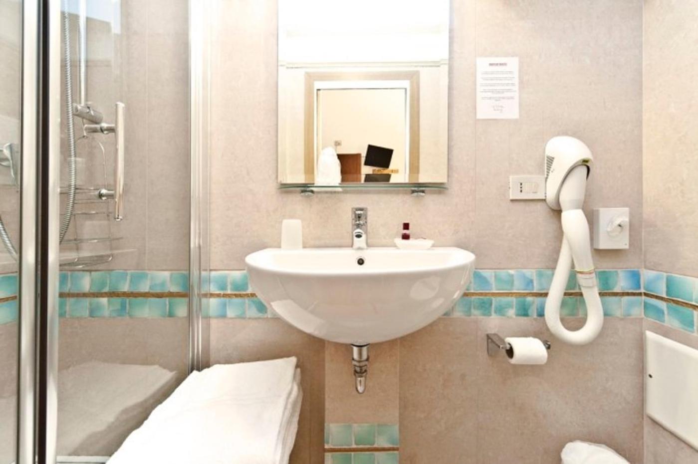 Deluxe Double Room With Canal View photo 2