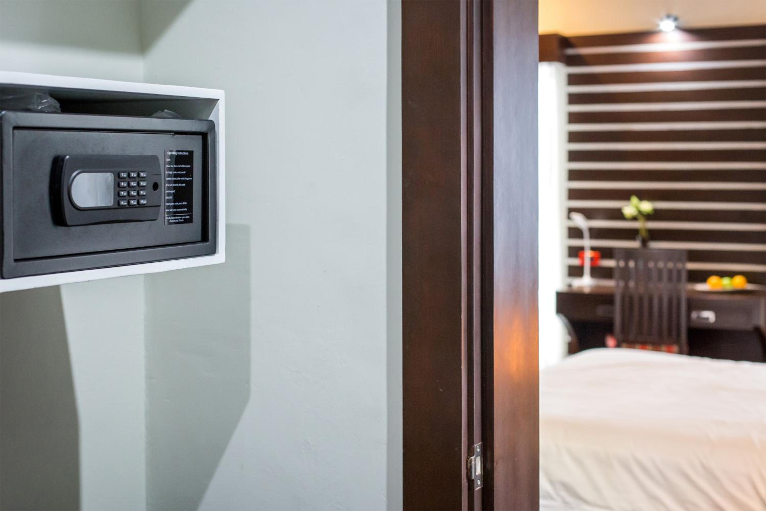 Privilege Suite Villa Private Pool - Free Mini Bar + Laundry - Photo 8