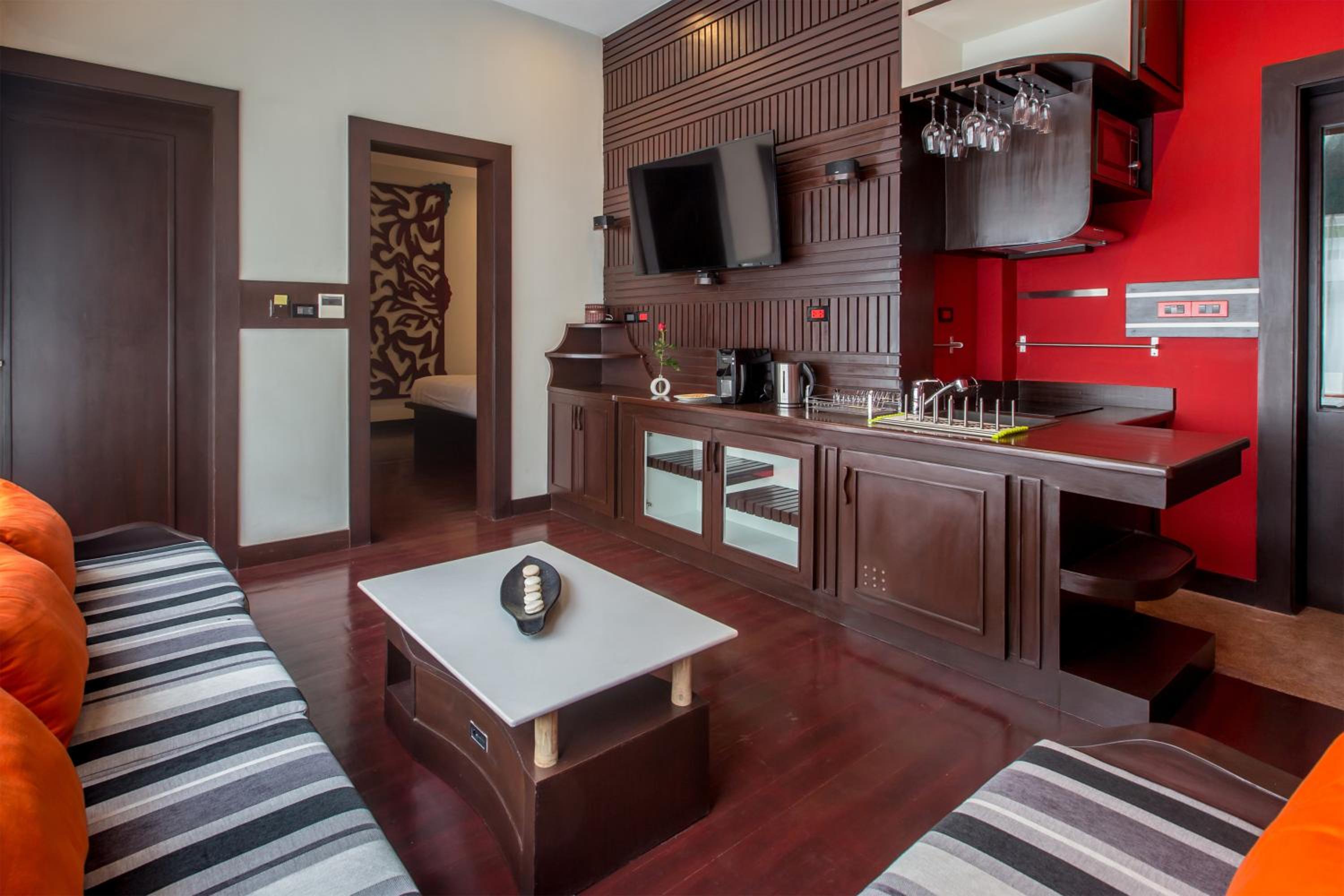 Privilege Suite Villa Private Pool - Free Mini Bar + Laundry - Photo 3
