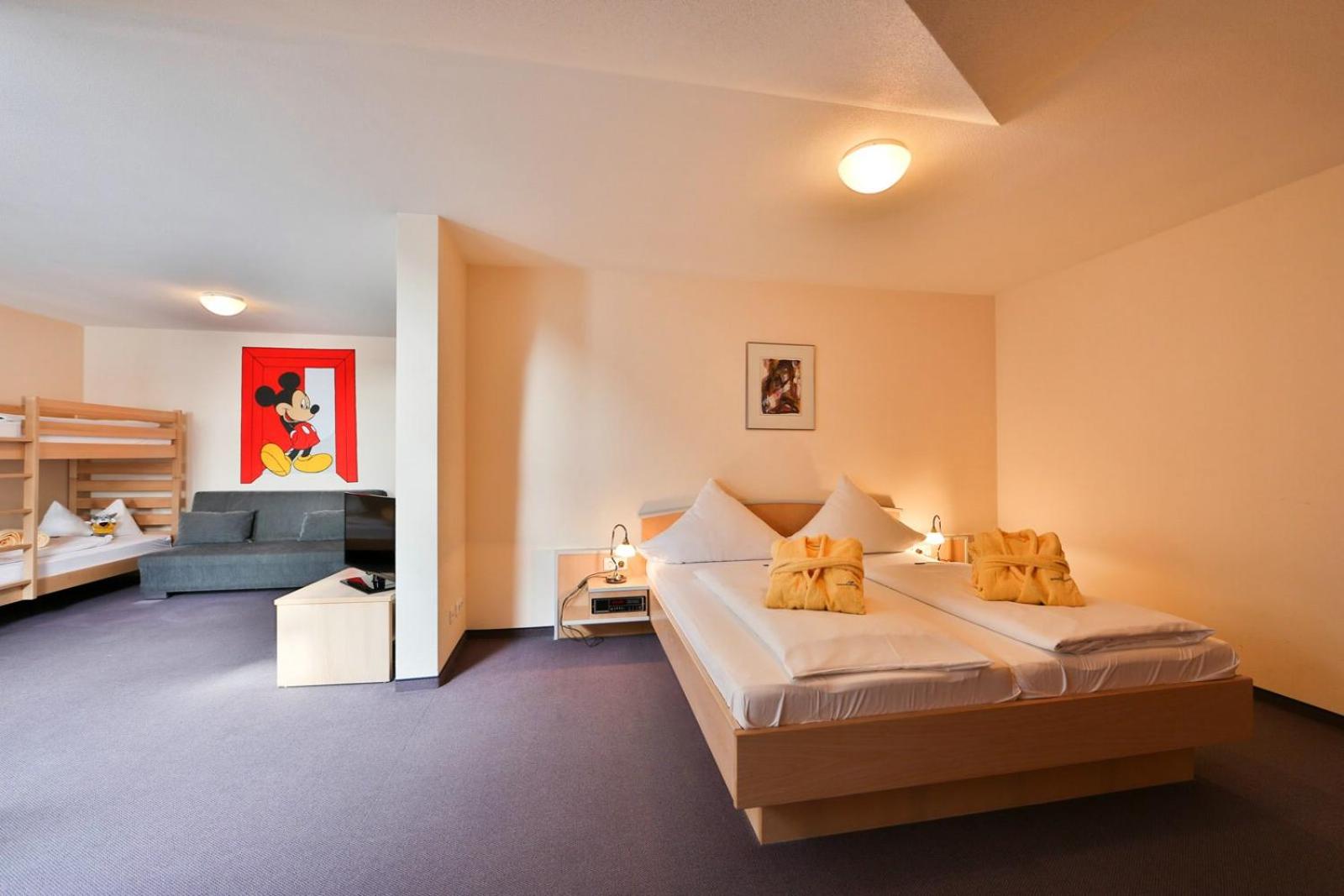 Standard Family Room - Photo 3