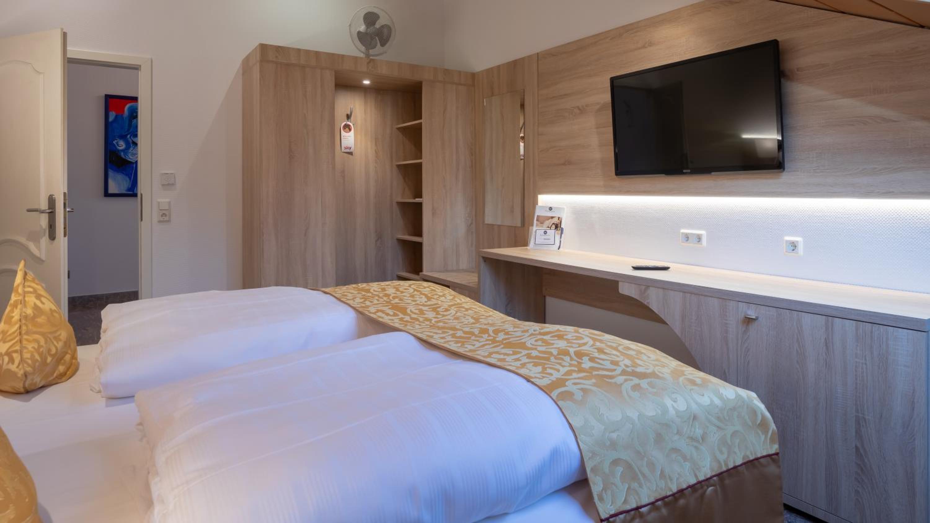 Suite - Photo 10
