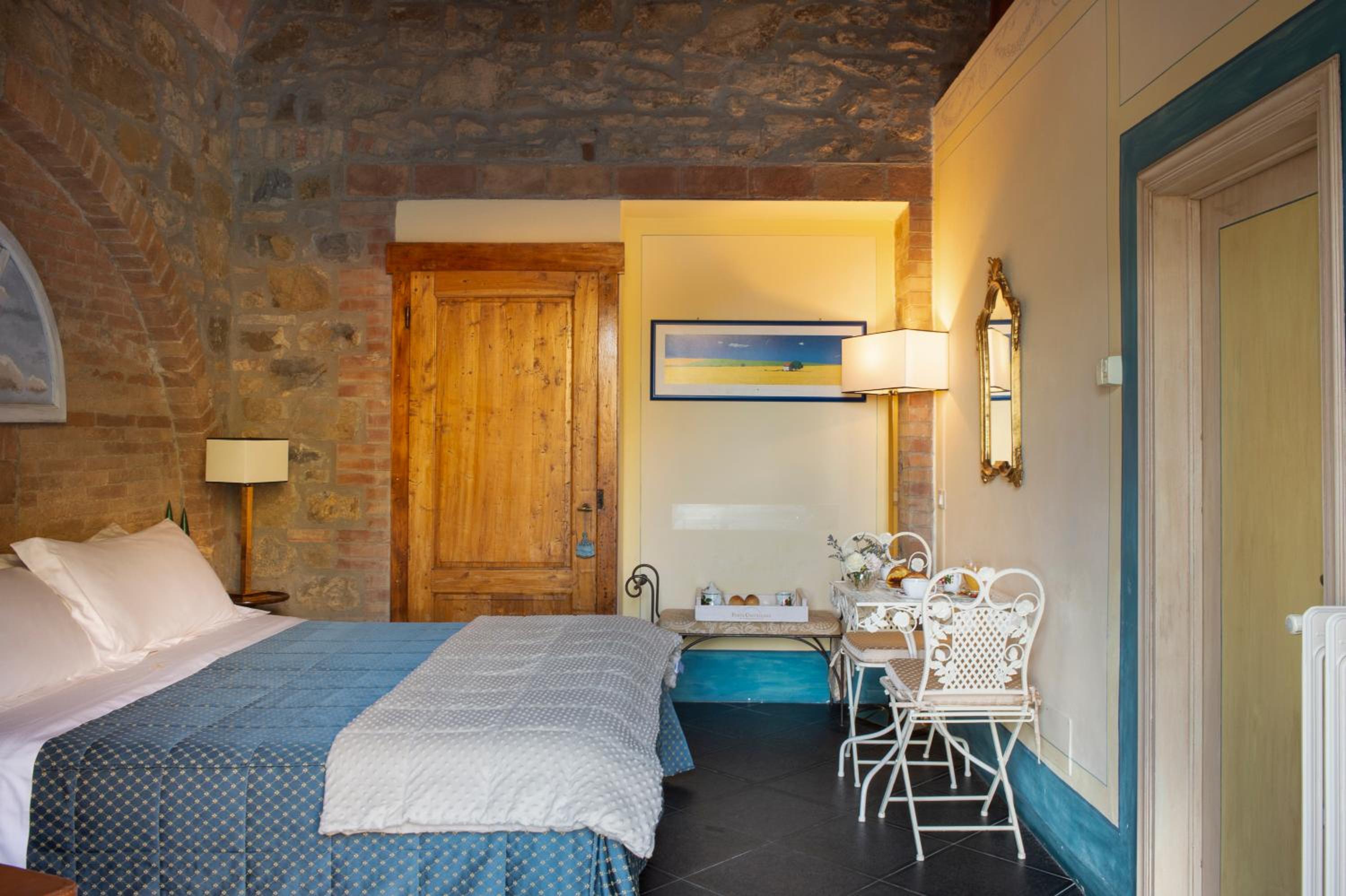 Double or Twin Room photo 3