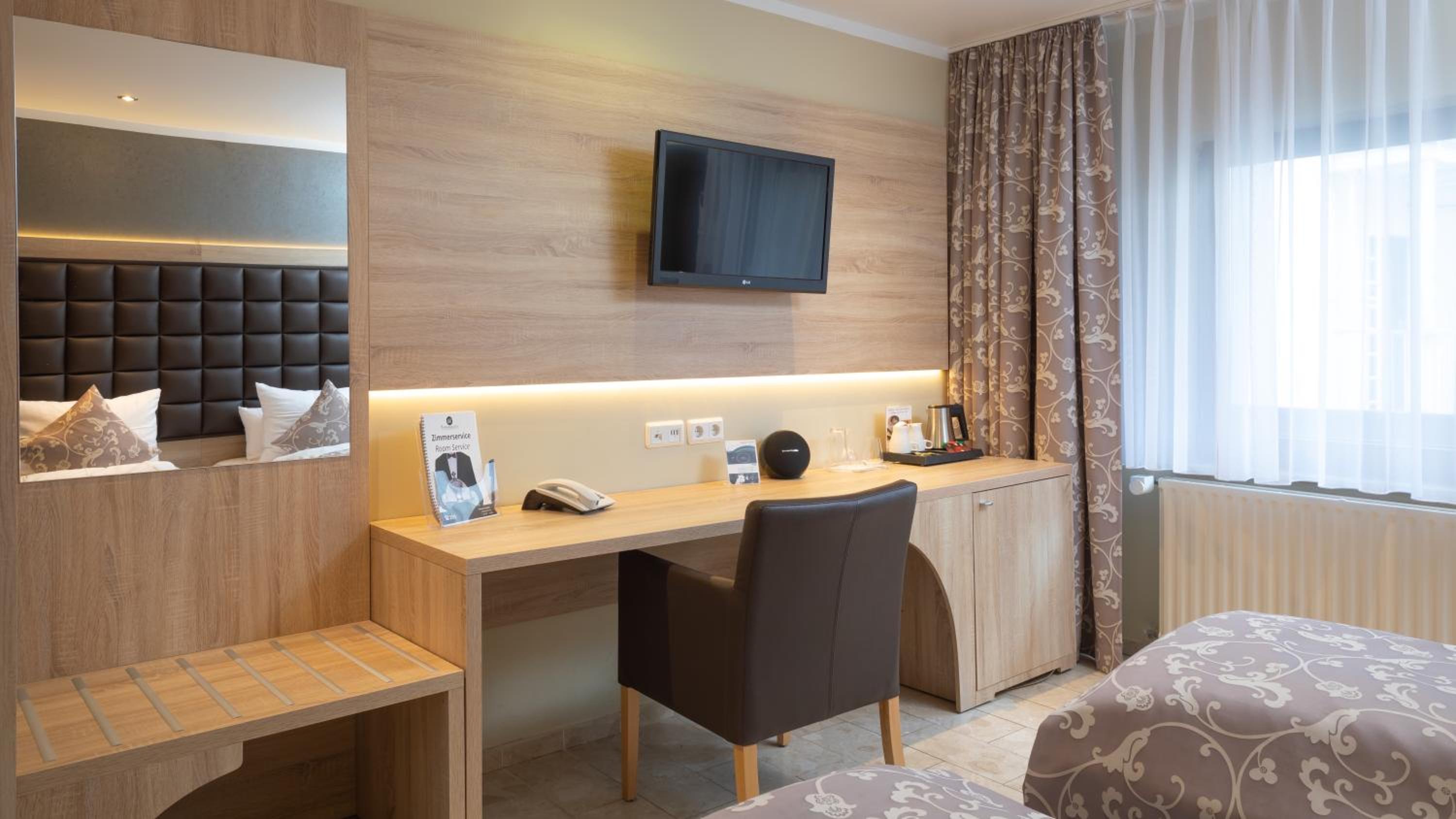 Standard Double or Twin Room - Photo 2
