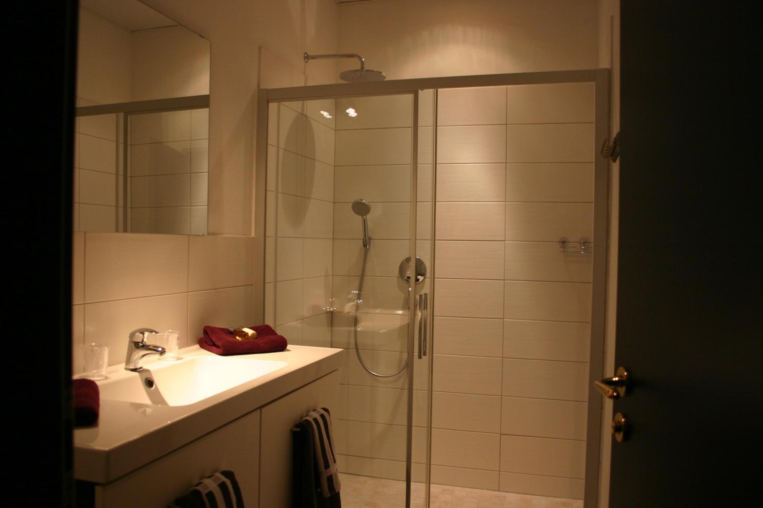 Standard Double Room - Photo 4