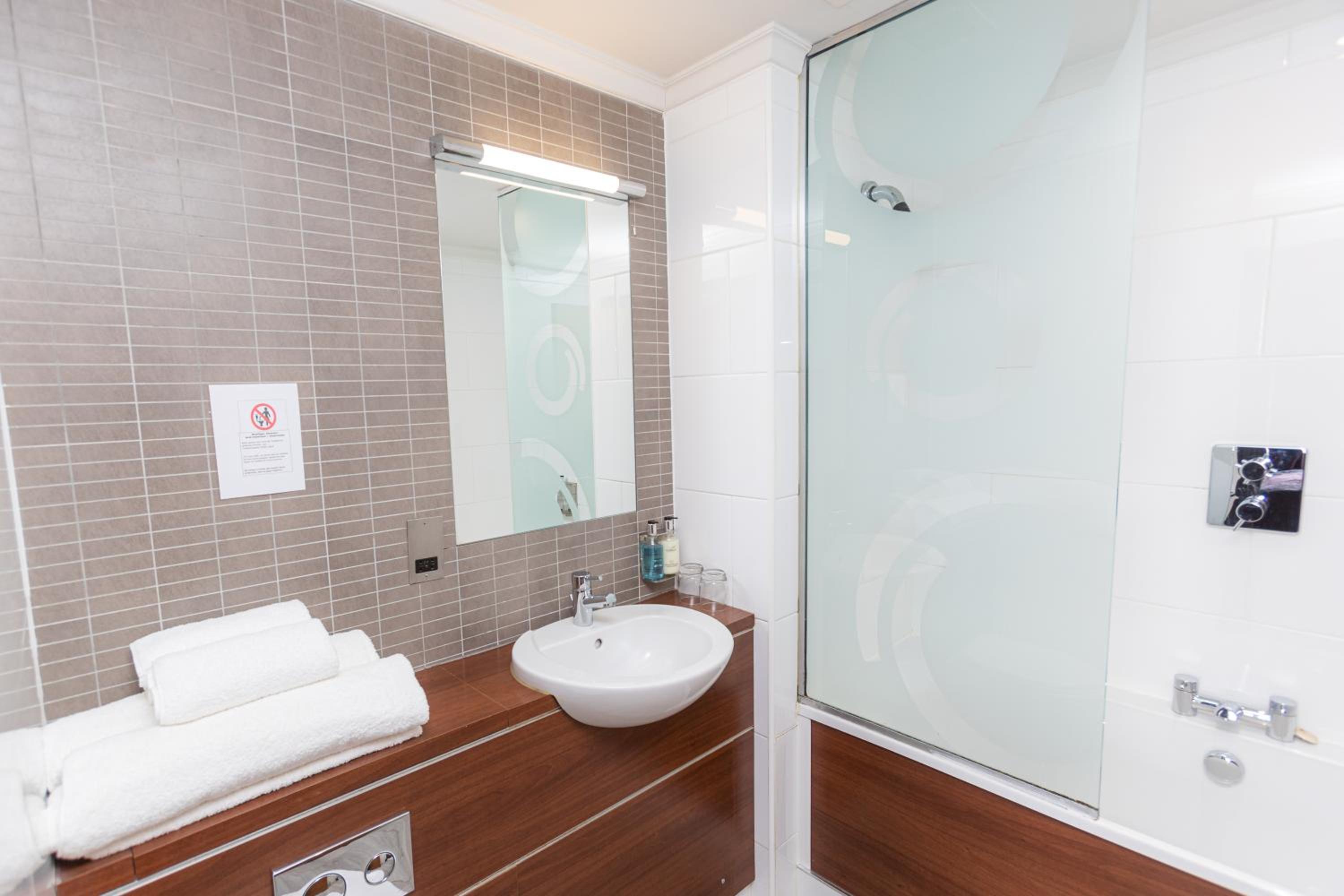 Deluxe Double Room with Bath photo 3