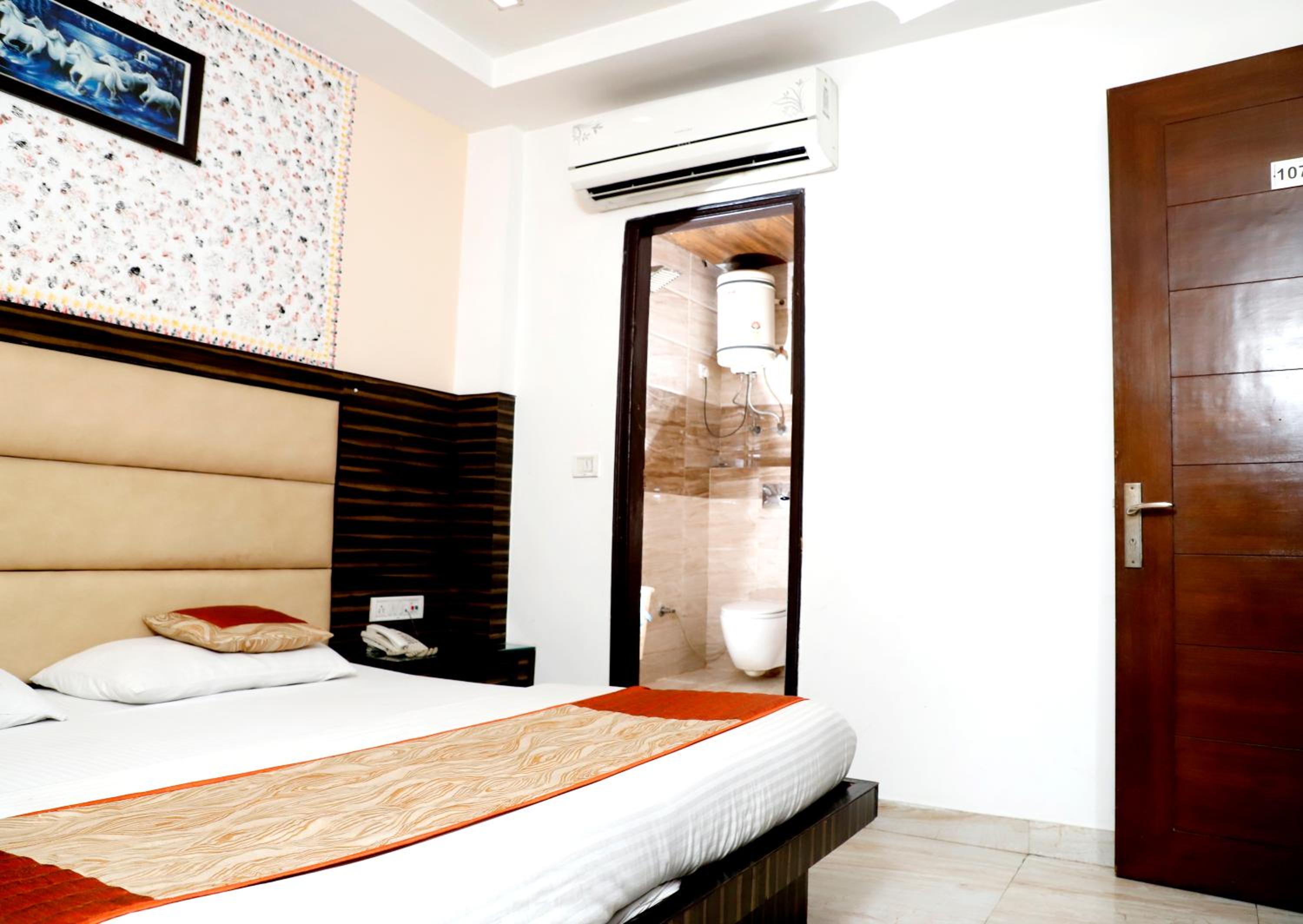 Standard Double or Twin Room - Photo 7