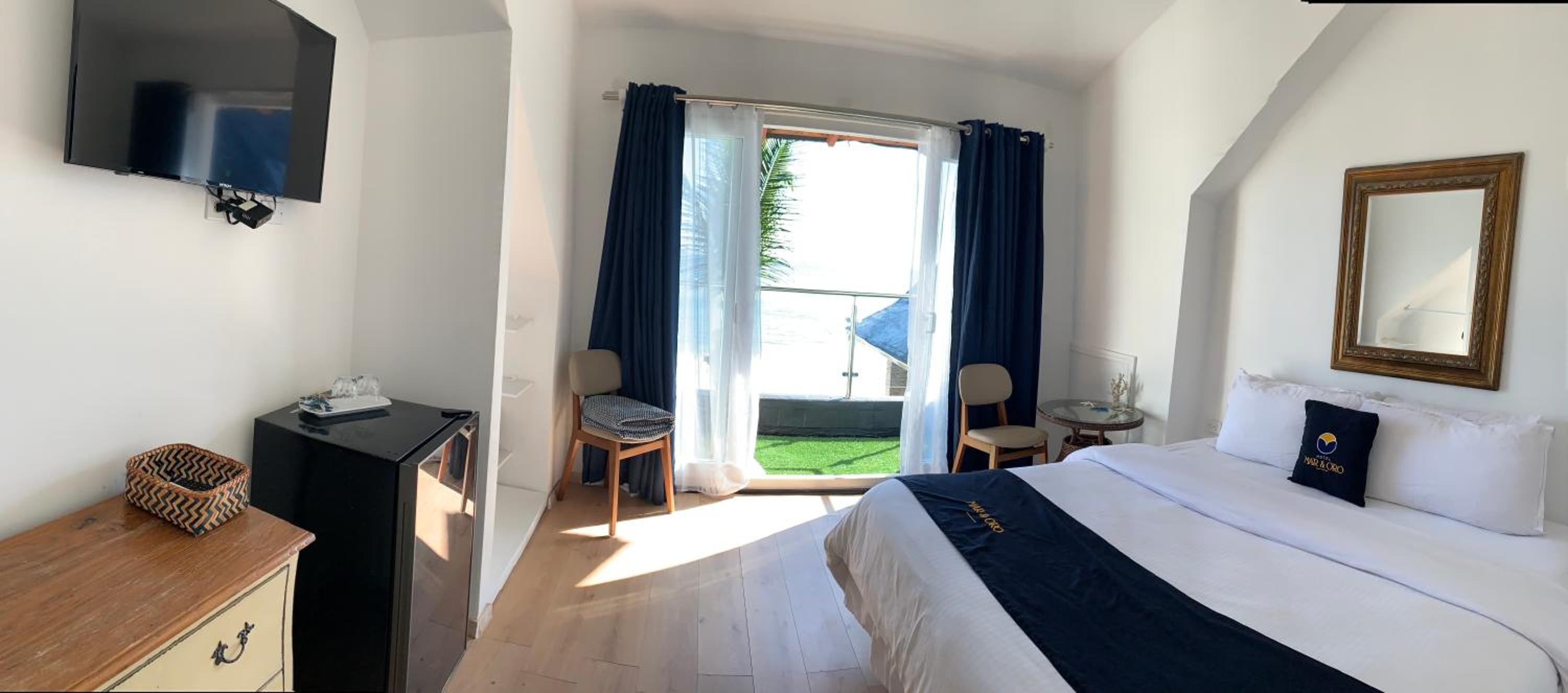 Deluxe Double Room with Balcony and Sea View photo 2
