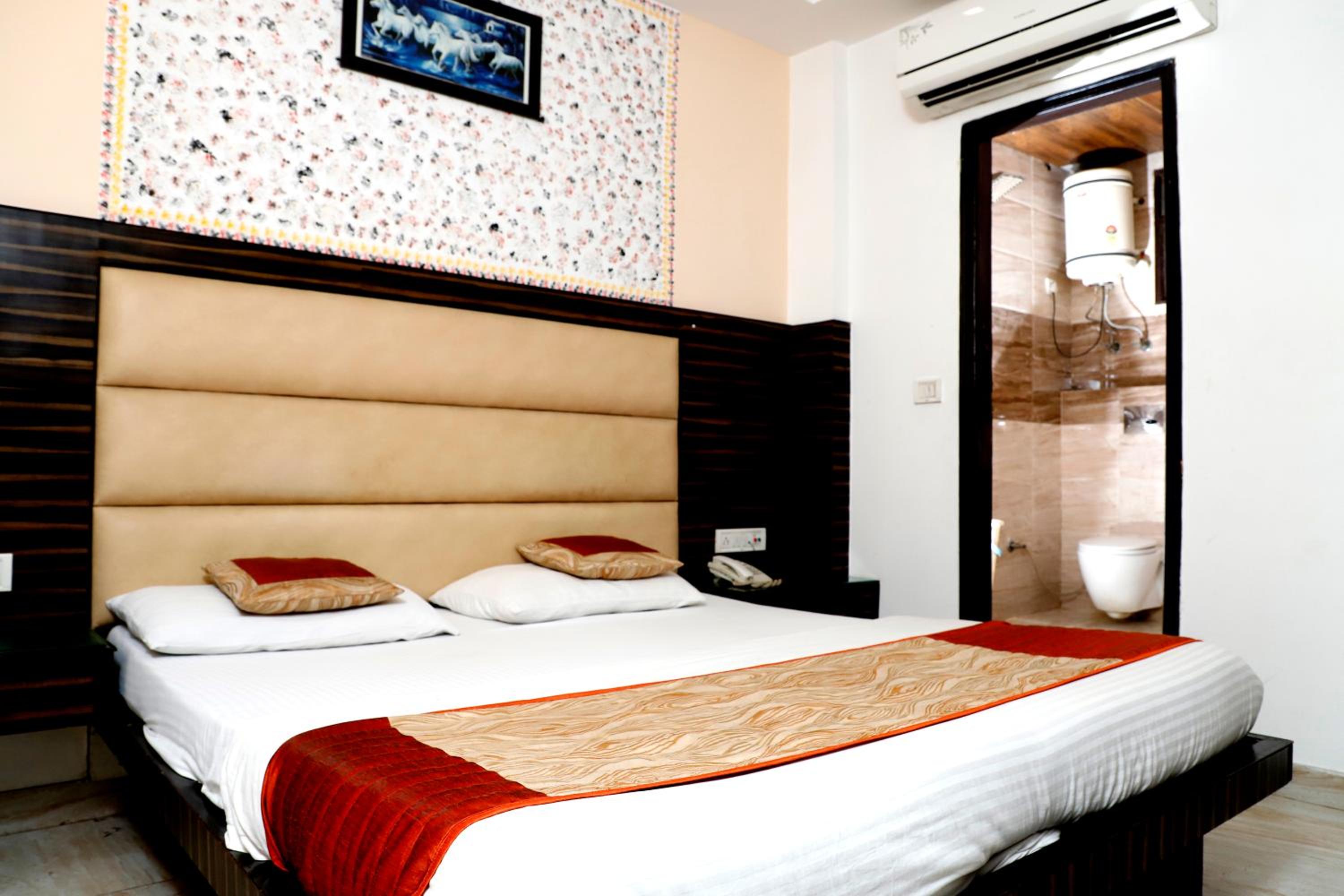 Standard Double or Twin Room - Photo 6
