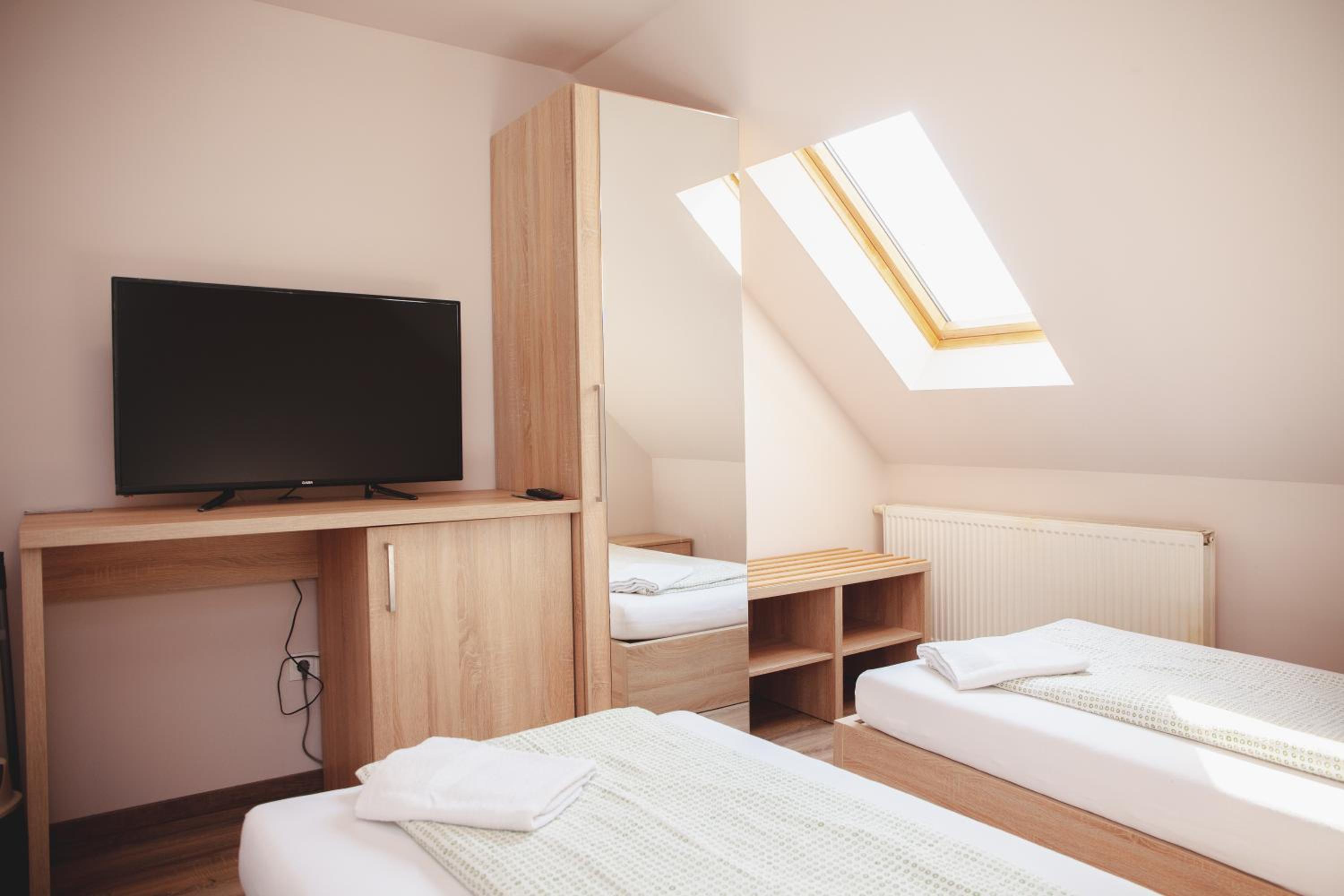 Small Twin Room photo 2